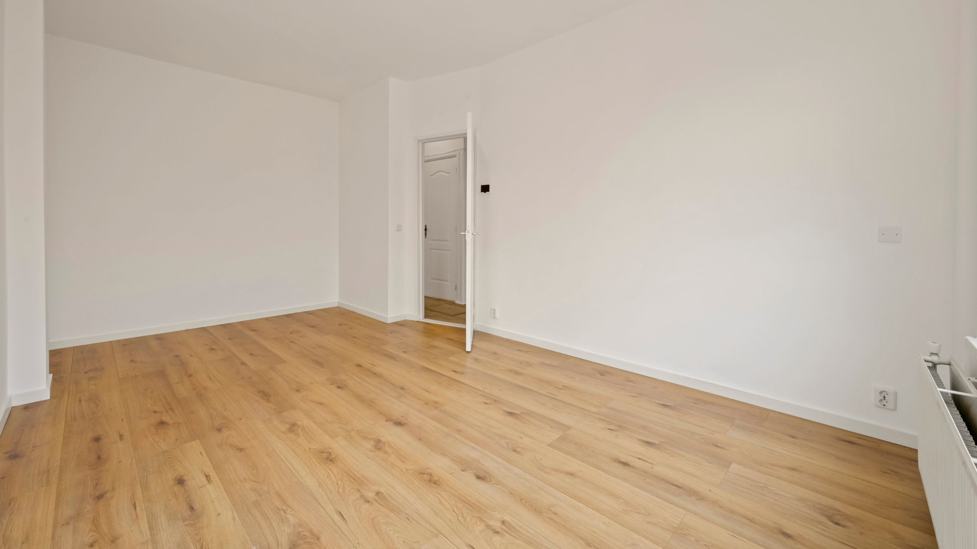 SBS Shownieuws presentator Bart Ettekoven verkoopt zijn Haagse appartement. Zie foto's 3