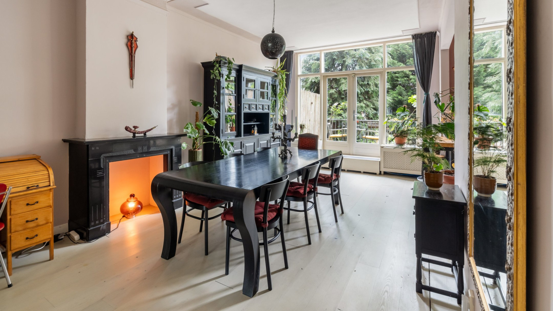 Raven van Dorst verkoopt haar authentieke dubbele Rotterdamse benedenhuis met verlies. Zie foto's 5