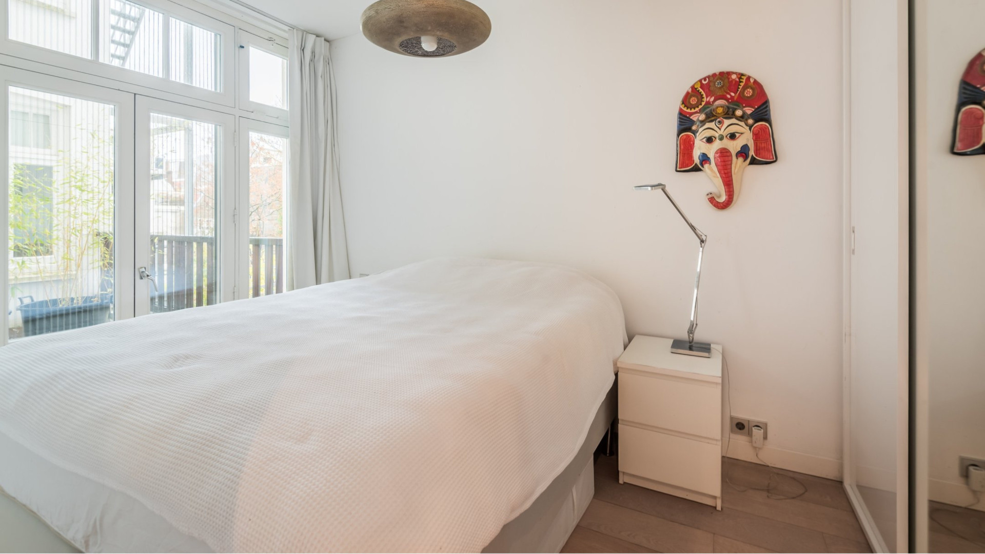 Dit is het knusse Amsterdamse grachtenappartement van Gwen van Poorten waar zij dik voor heeft betaald. Zie foto's 7