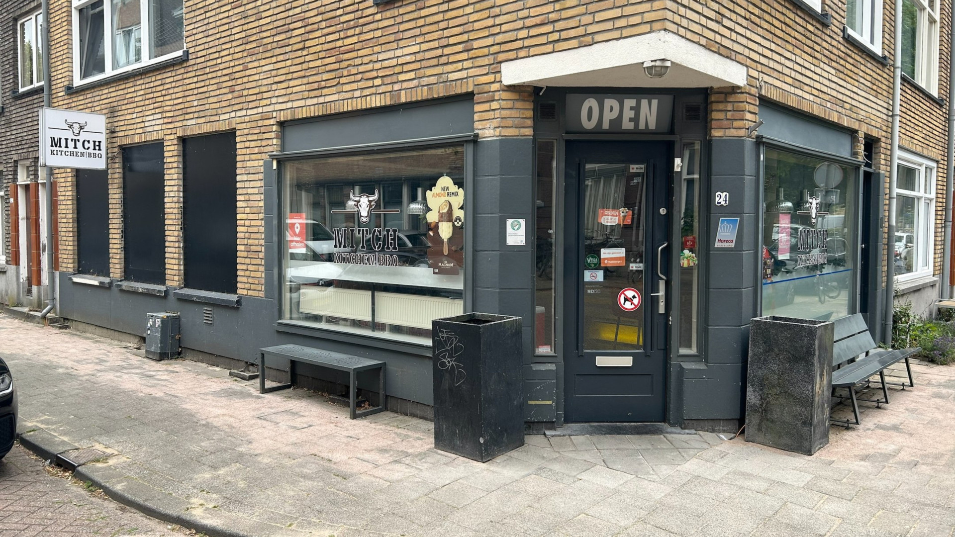 Connie Breukhoven verkoopt haar Rotterdamse cafetaria. Zie foto's 2