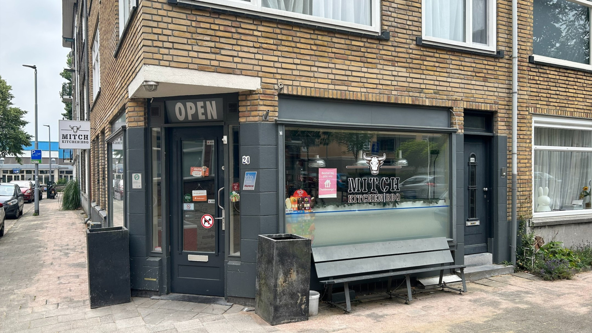 Connie Breukhoven verkoopt haar Rotterdamse cafetaria. Zie foto's 3