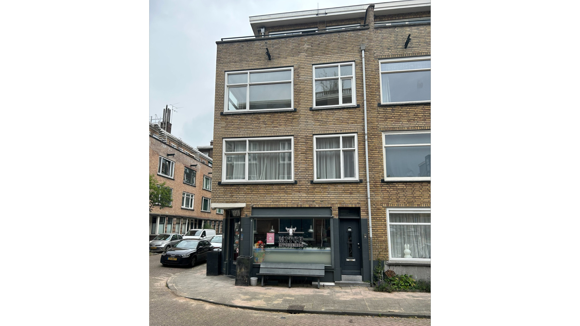 Connie Breukhoven verkoopt haar Rotterdamse cafetaria. Zie foto's 5
