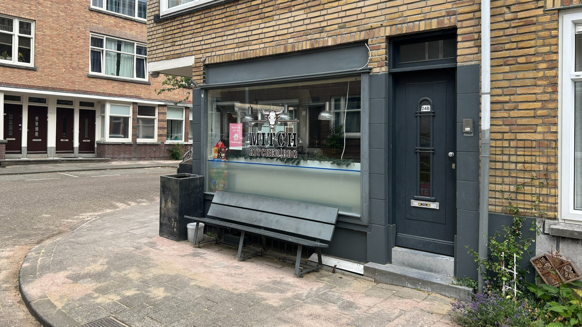 Connie Breukhoven verkoopt haar Rotterdamse cafetaria. Zie foto's 4