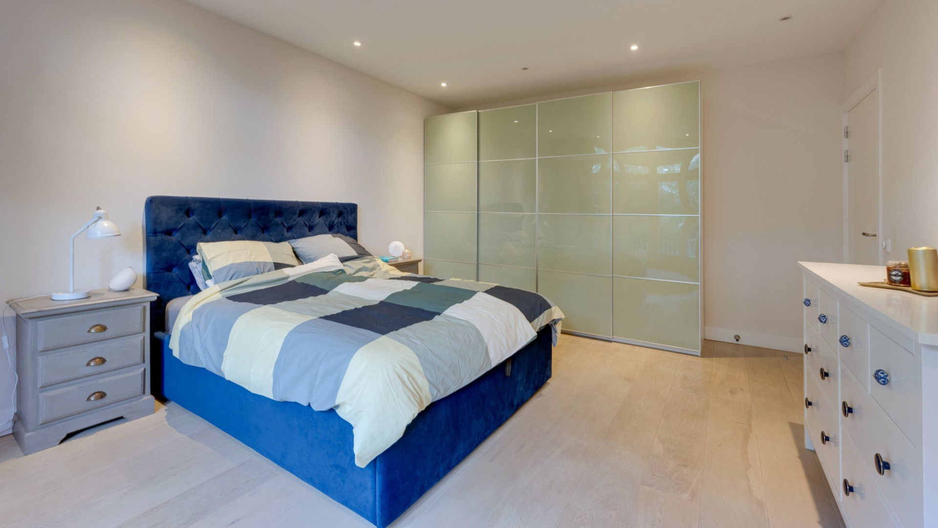 TV presentatrice Saar Koningsberger koopt dit zeer luxe appartement in Amsterdam. Zie foto's 7