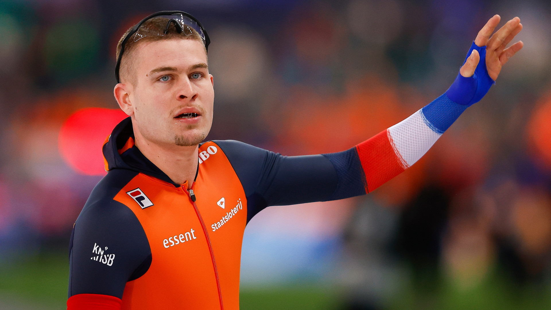 Wereldkampioen op 1000 meter schaatsen Joep Wennemars koopt met zijn spaargeld deze prachtige twee onder 1 kapwoning in Heerenveen. Zie foto's 1