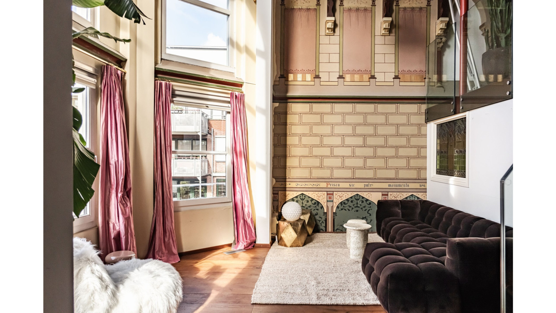 Giel Beelen zet zijn waanzinnige kapelwoning in centrum van Haarlem te koop. Zie foto's 3