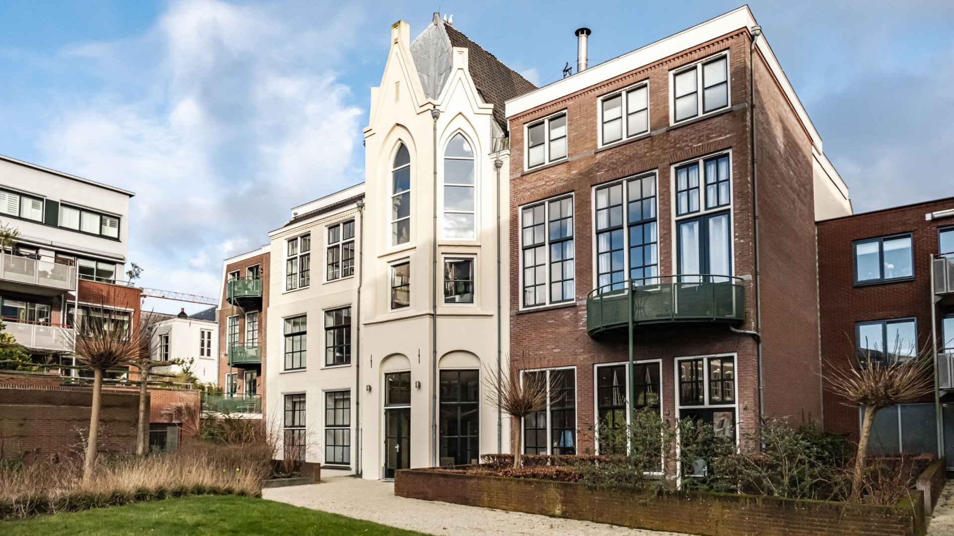 Giel Beelen zet zijn waanzinnige kapelwoning in centrum van Haarlem te koop. Zie foto's 10