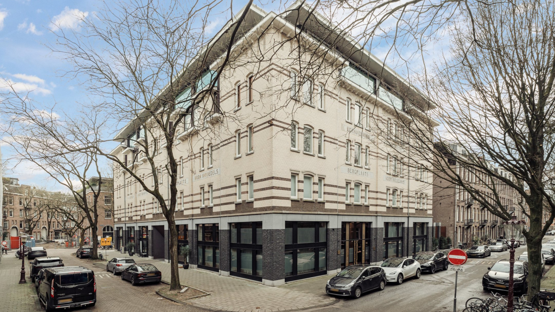 Voormalig soapie Robine van der Meer zet haar Amsterdamse stadswoning voor miljoenen euro's te koop. Zie foto's 2