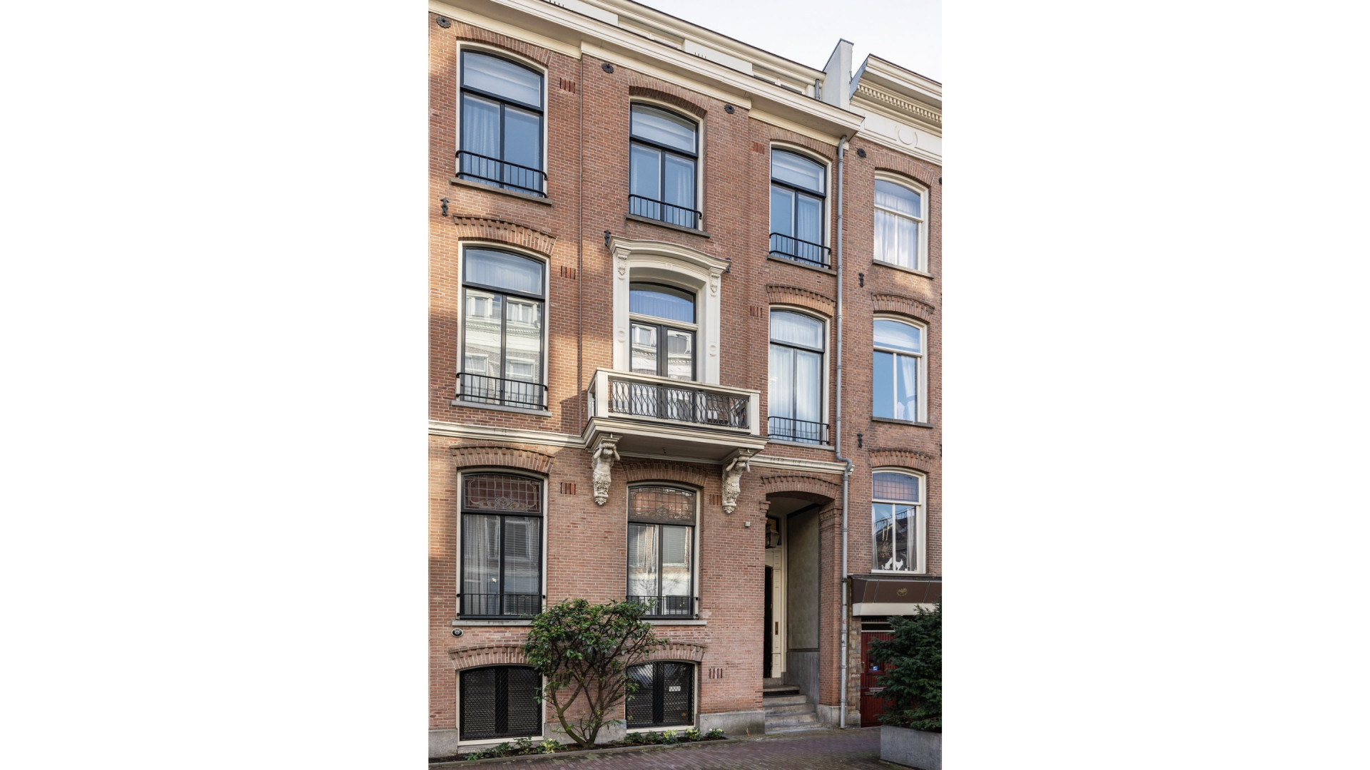 Het Mooiste Meisje van de Klas presentator Jaap Jongbloed zet zijn woning in de PC Hooftstraat in Amsterdam te koop. Zie foto's 2