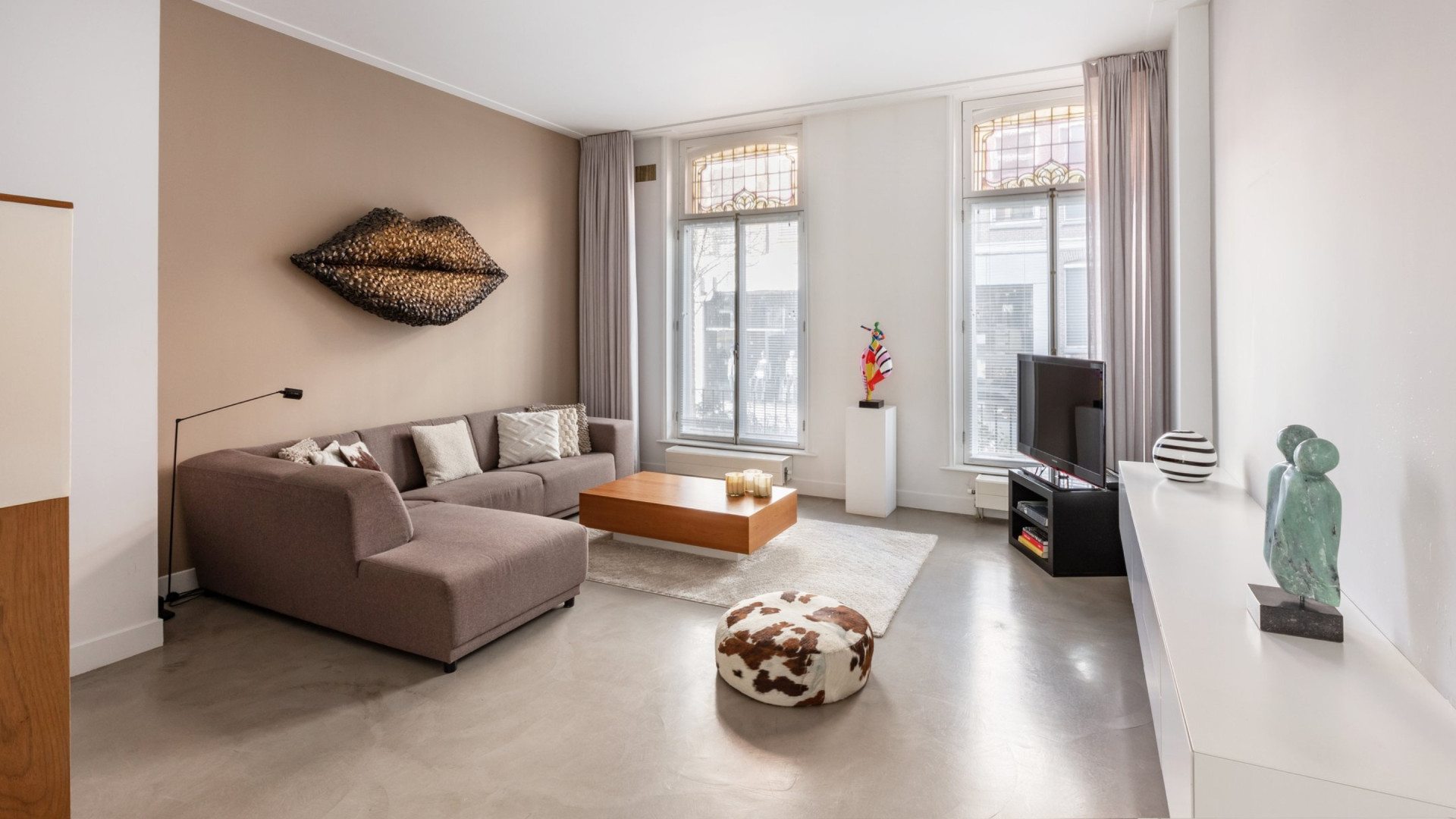 Het Mooiste Meisje van de Klas presentator Jaap Jongbloed zet zijn woning in de PC Hooftstraat in Amsterdam te koop. Zie foto's 3