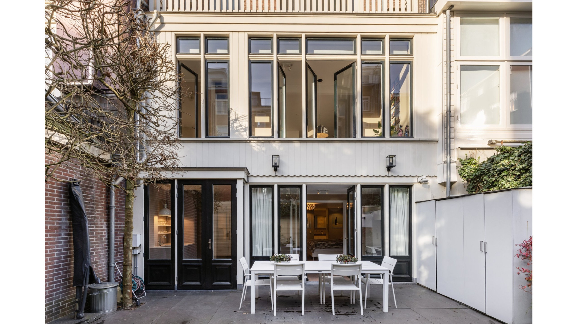 Het Mooiste Meisje van de Klas presentator Jaap Jongbloed zet zijn woning in de PC Hooftstraat in Amsterdam te koop. Zie foto's 10