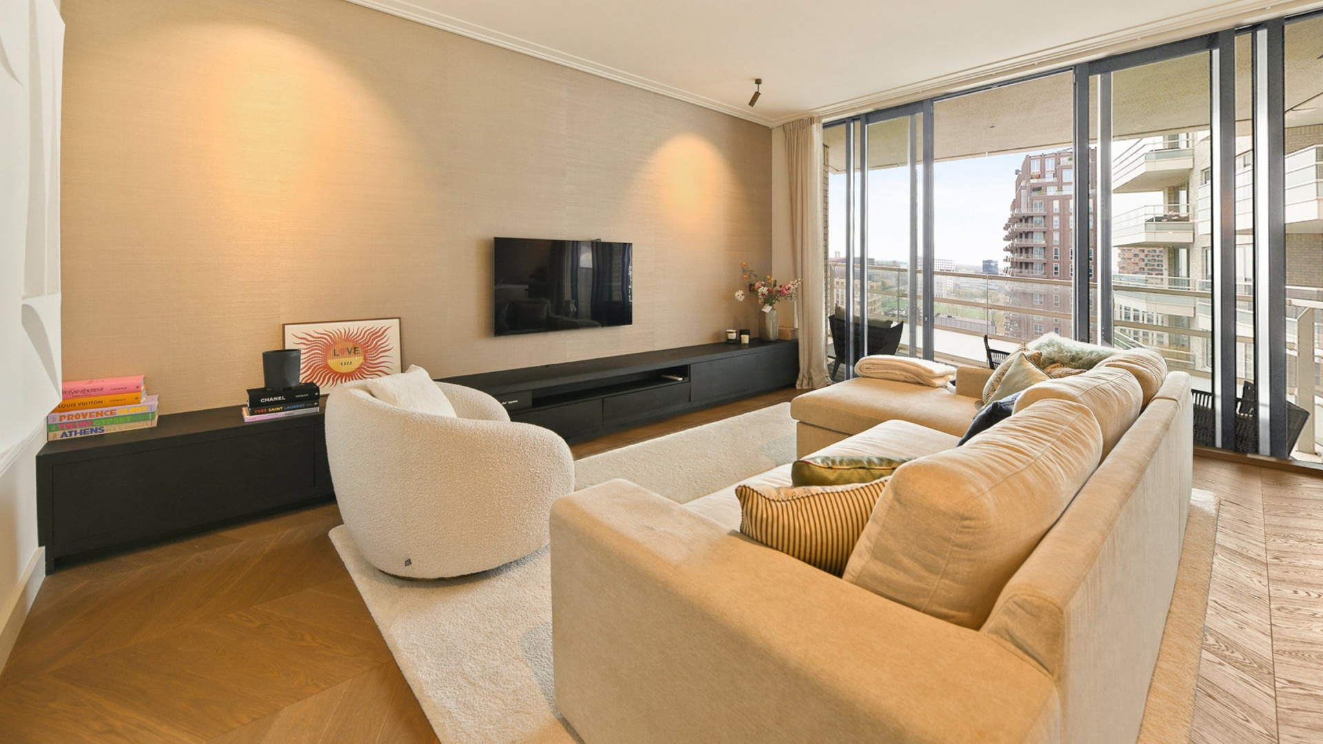 FC Barcelona voetballer Frenkie de Jong zet zijn miljoenen appartement aan de Zuid As te koop. Zie foto's 4