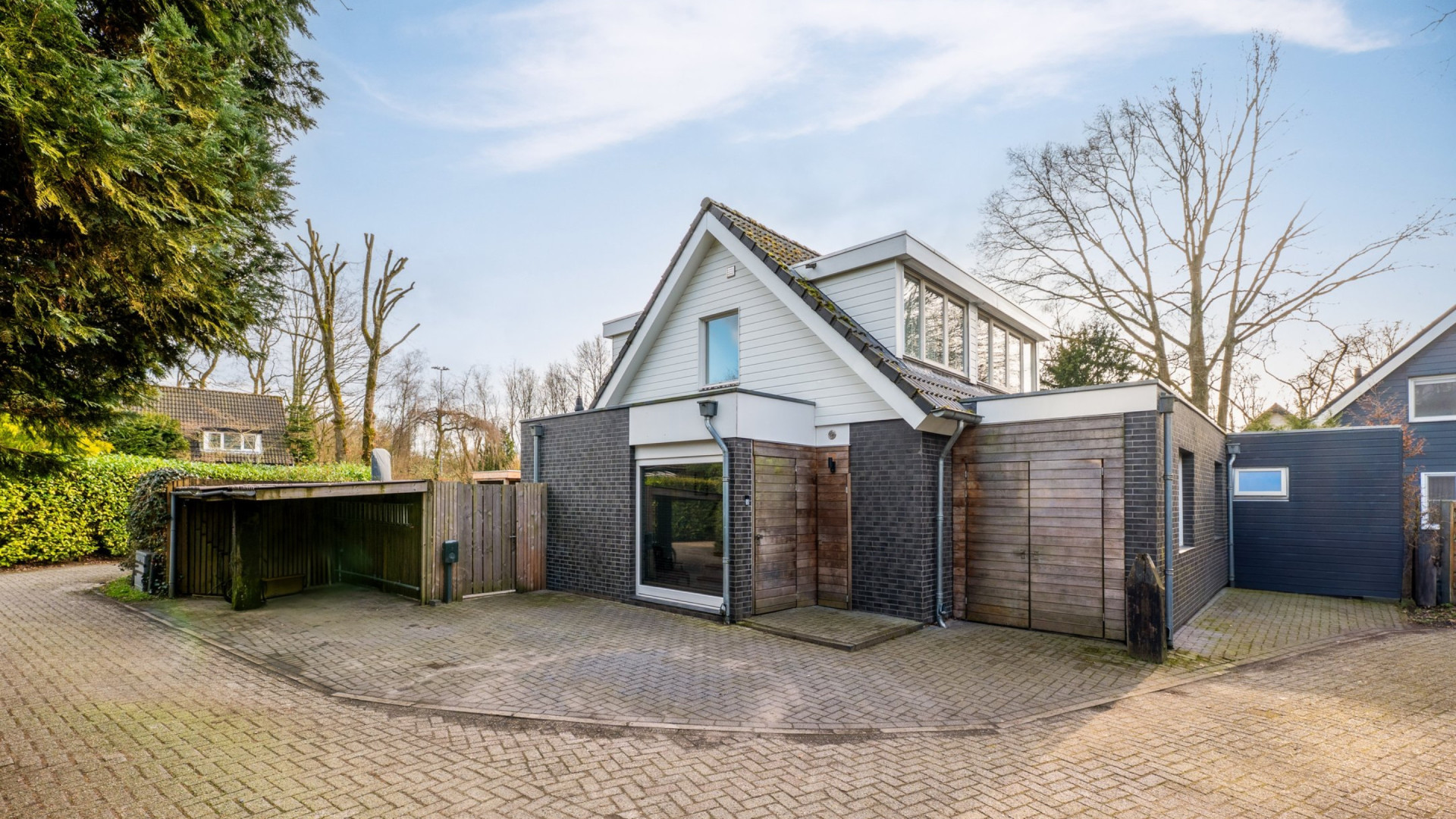 In recordtijd bod gevallen op de villa van de weduwnaar van Bibian Mentel. Zie foto's 2