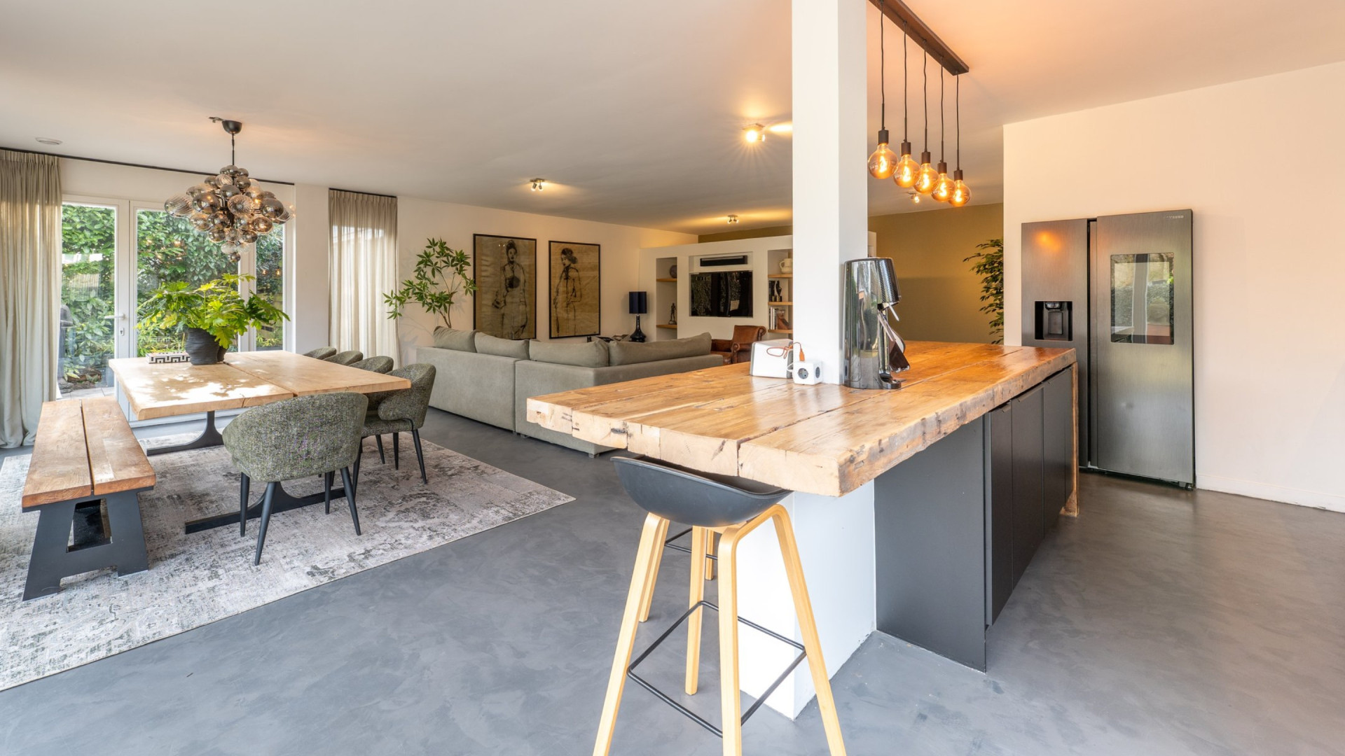In recordtijd bod gevallen op de villa van de weduwnaar van Bibian Mentel. Zie foto's 5