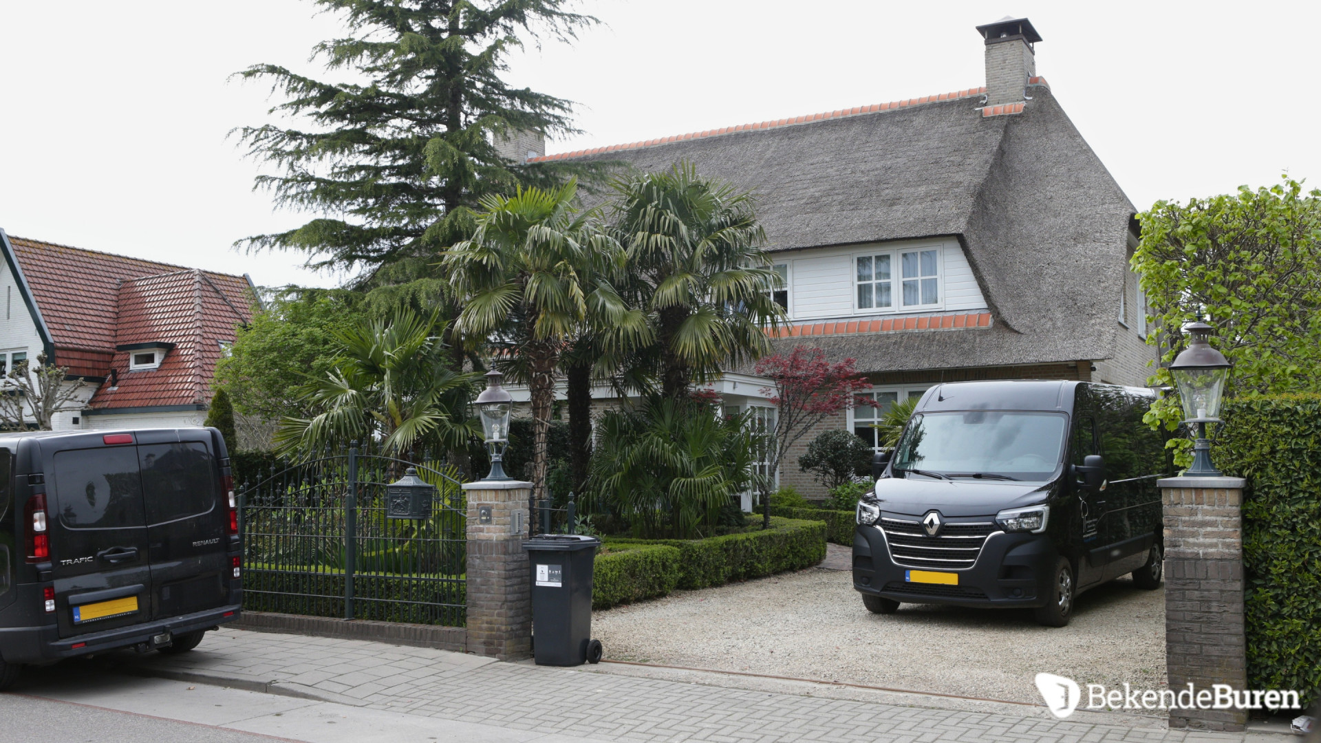 Villa Gerard Joling wordt onder handen genomen. Zie foto's 3