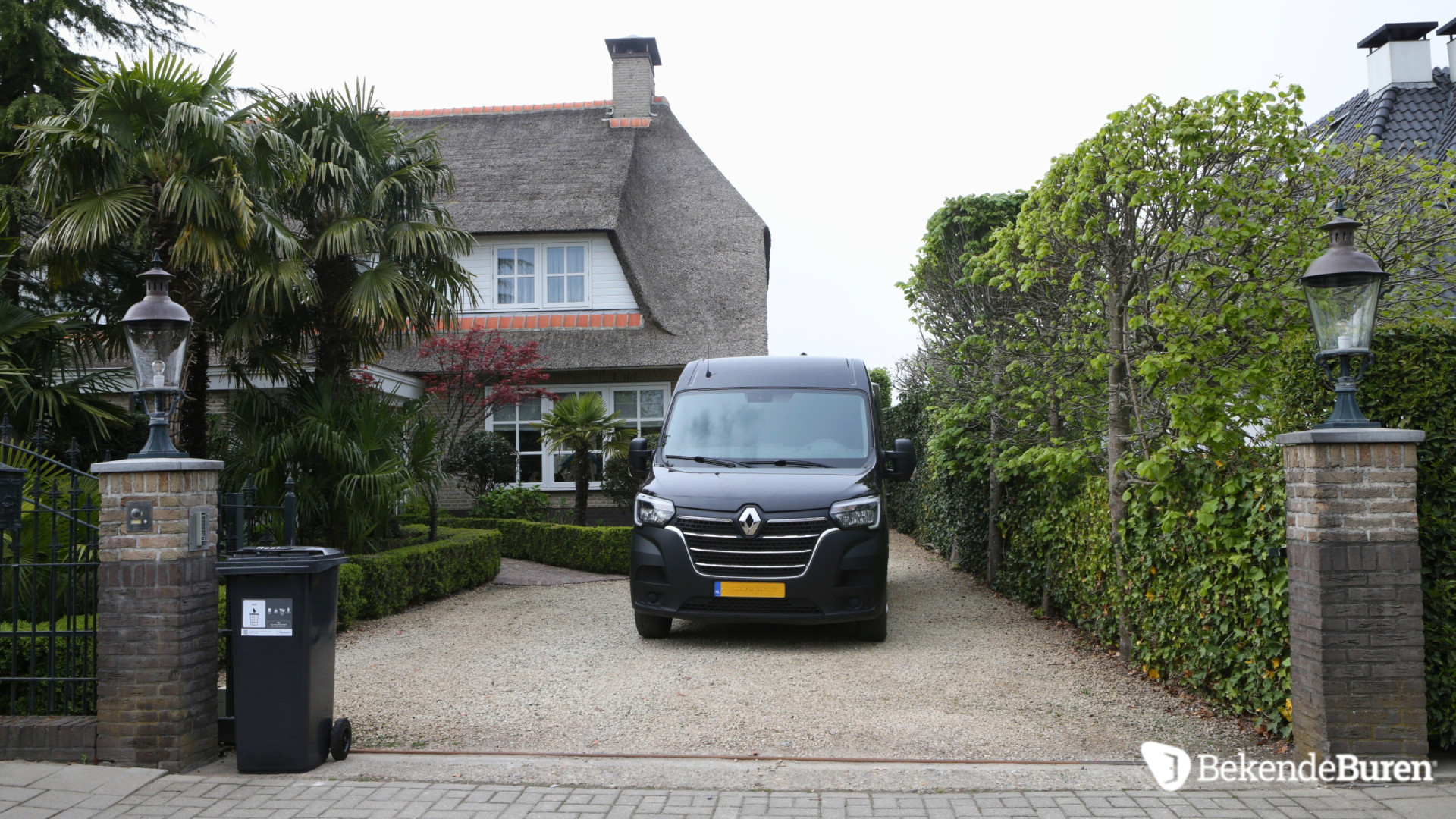 Villa Gerard Joling wordt onder handen genomen. Zie foto's 4