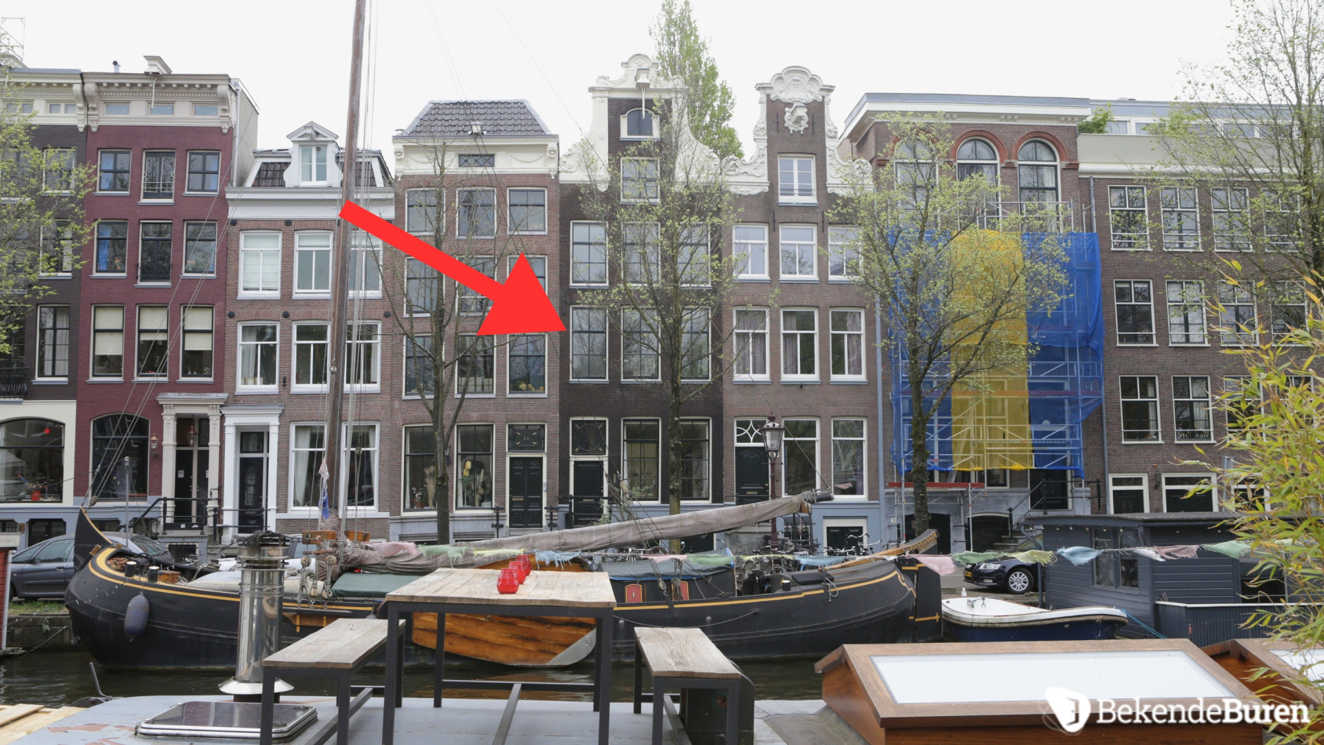 Hier brengt Thijs Romer in alle eenzaamheid zijn dagen door. Zie foto's 2