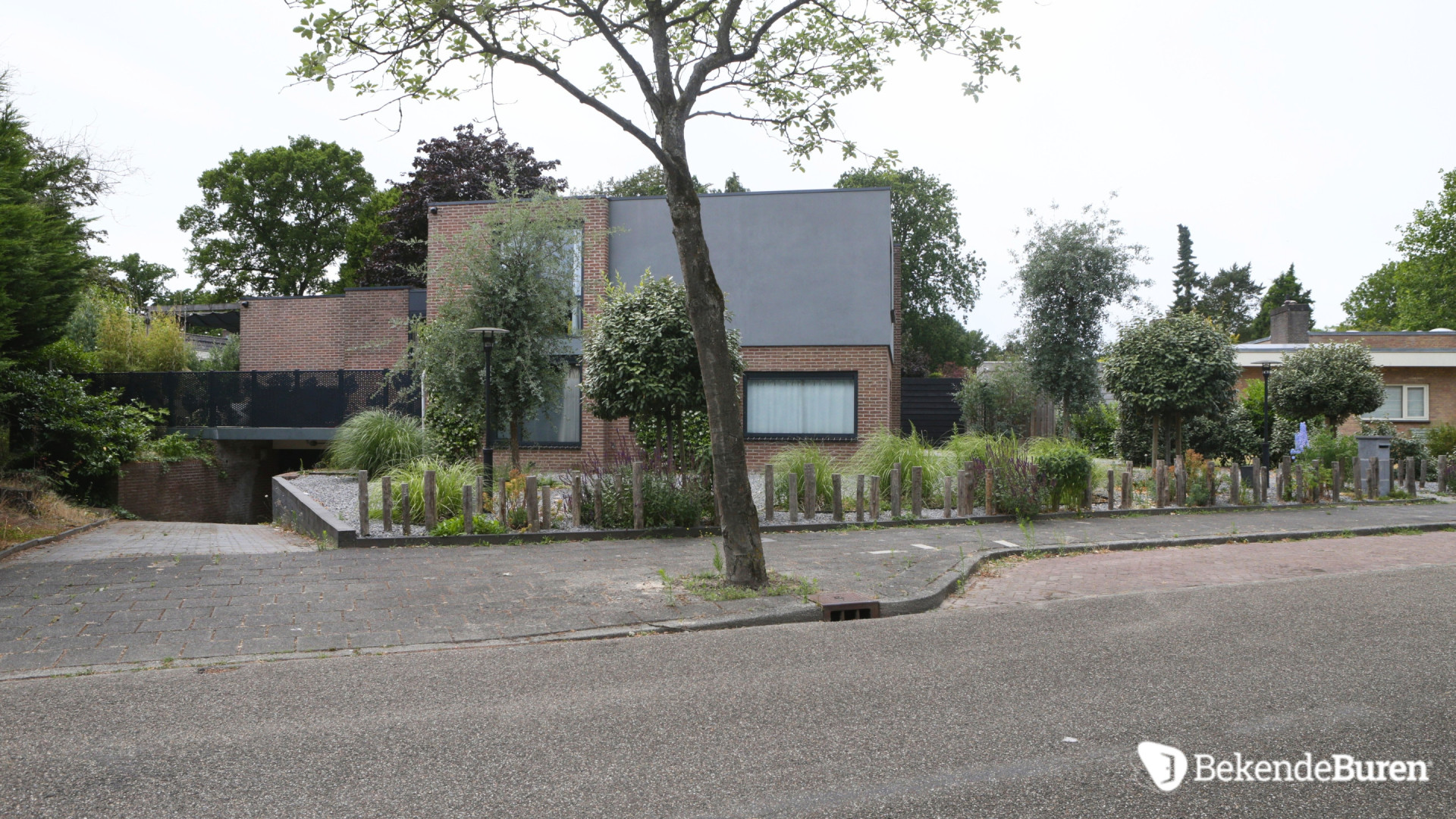 Dit is de schitterende villa van SBS Shownieuws deskundige Ronald Molendijk. Zie foto's 2