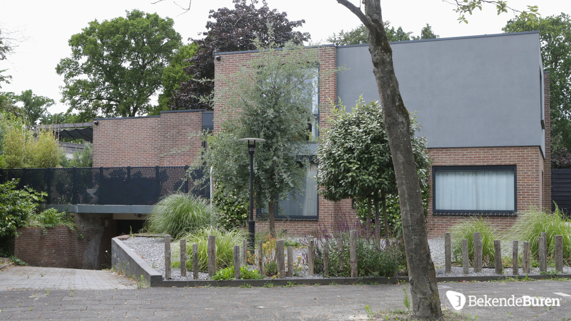 Dit is de schitterende villa van SBS Shownieuws deskundige Ronald Molendijk. Zie foto's 3