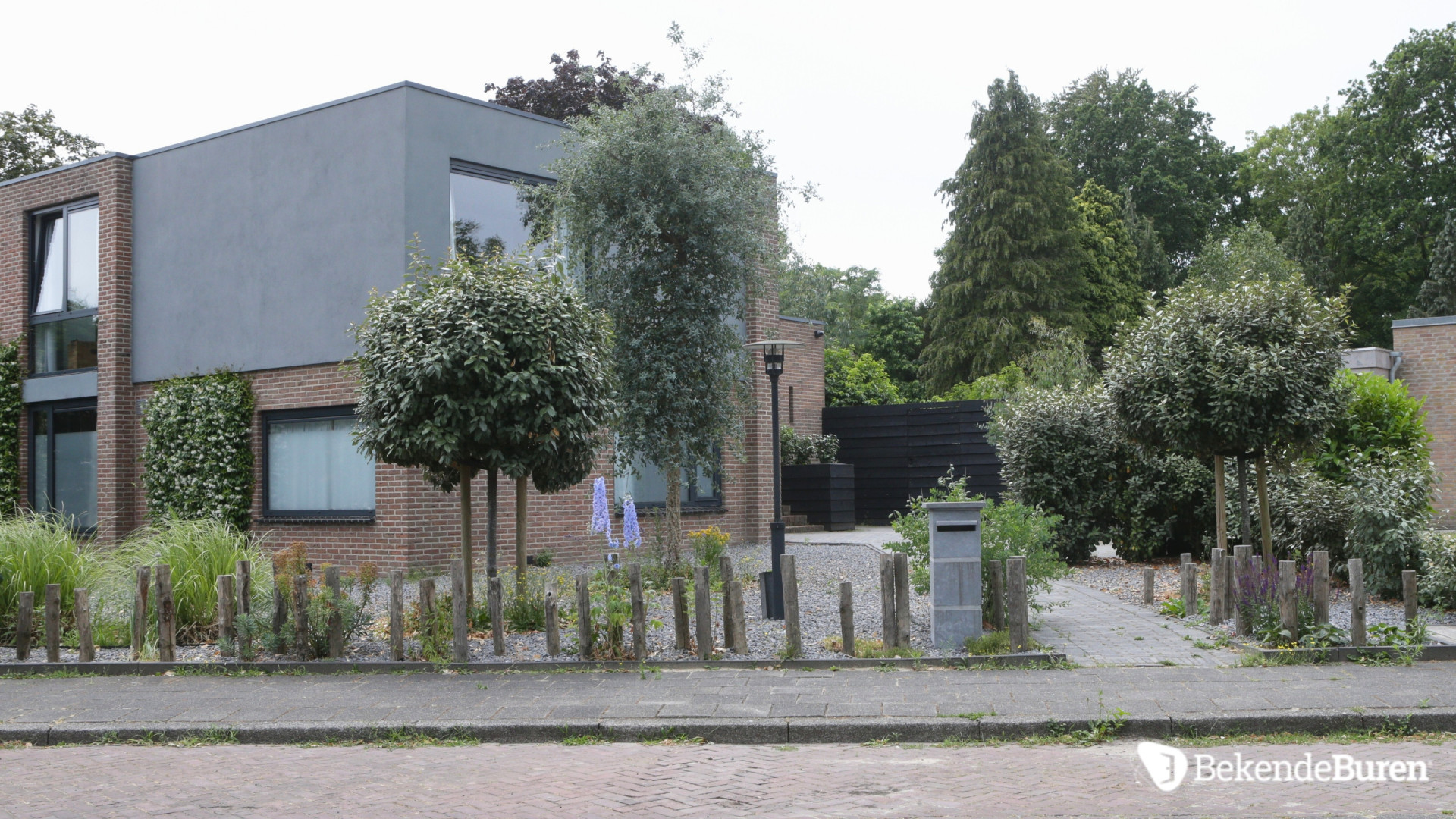 Dit is de schitterende villa van SBS Shownieuws deskundige Ronald Molendijk. Zie foto's 6