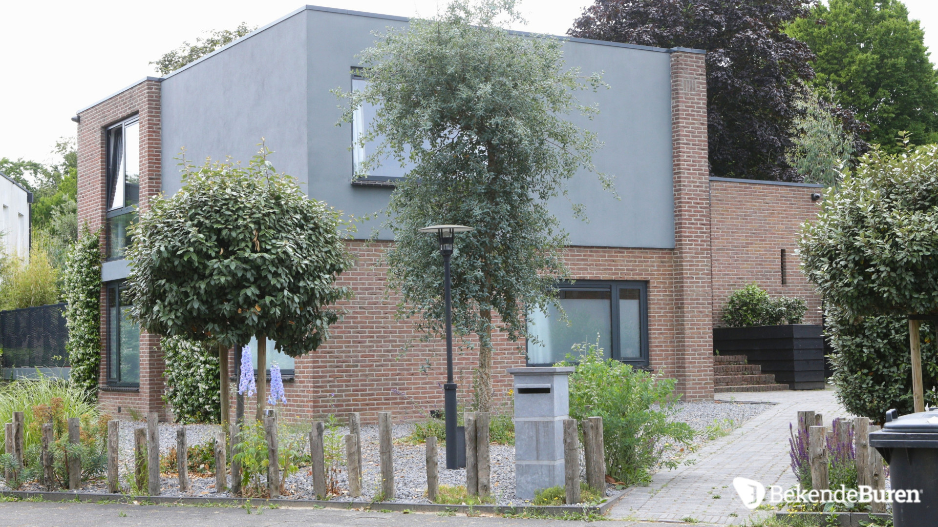Dit is de schitterende villa van SBS Shownieuws deskundige Ronald Molendijk. Zie foto's 7