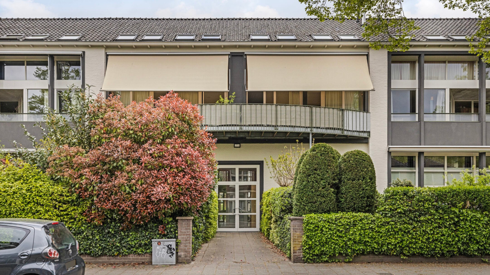 Matthijs van Nieuwker en zijn vrouw zetten hun woning te koop. Zie foto's 2