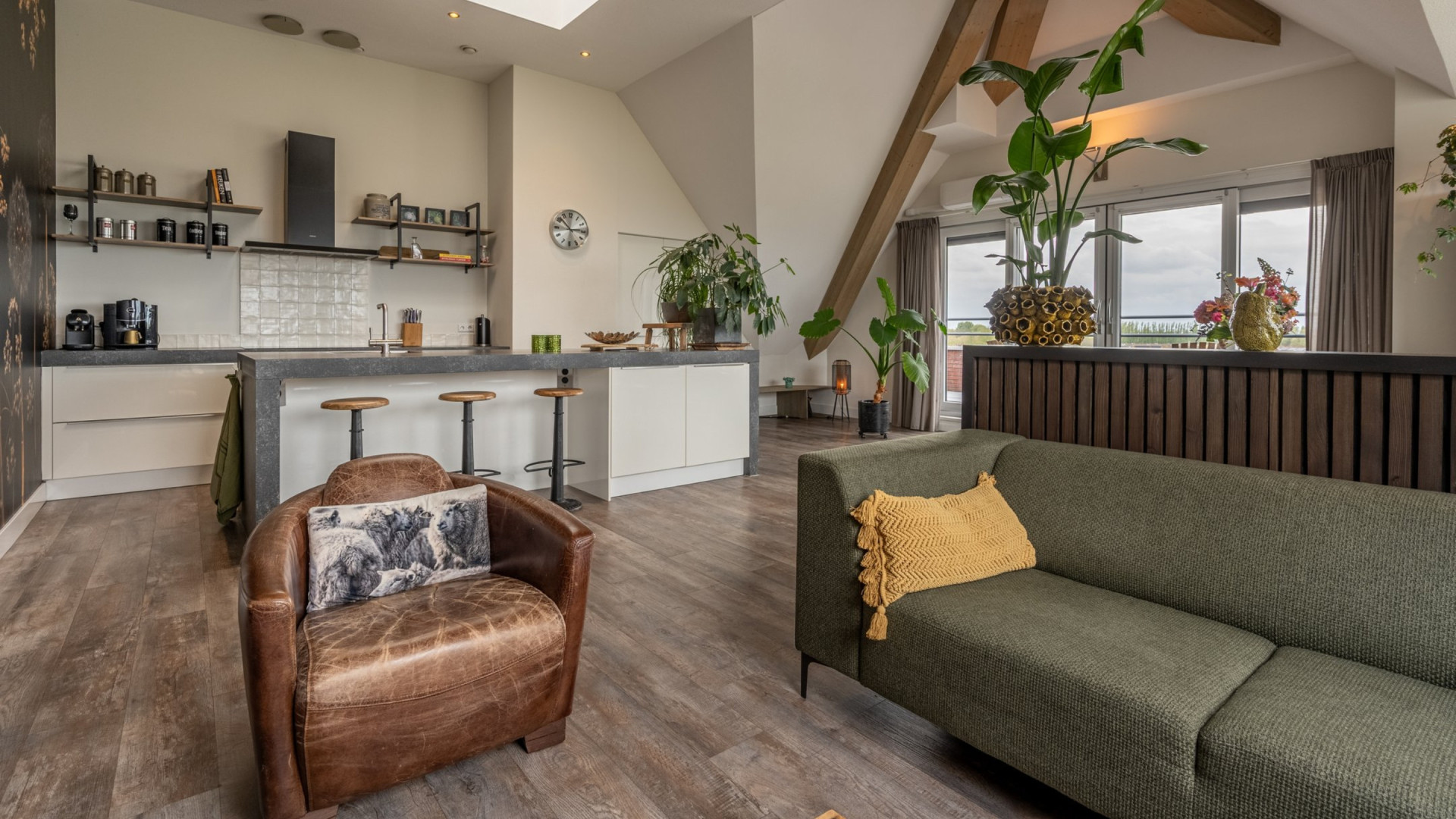 Visma/Lease a Bike wielrenner Olav Kooij koopt dit schitterende penthouse met waanzinnig uitzicht. Zie foto's 4