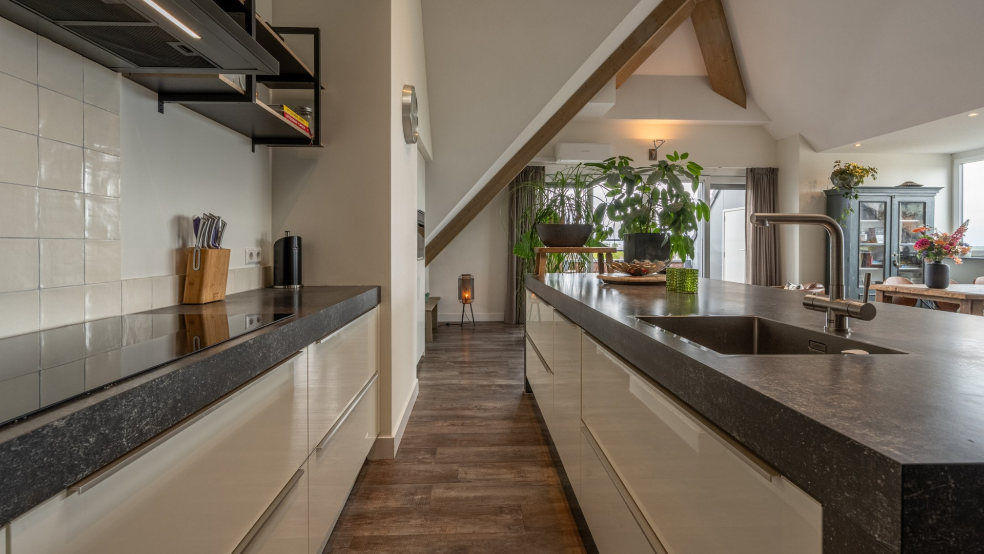 Visma/Lease a Bike wielrenner Olav Kooij koopt dit schitterende penthouse met waanzinnig uitzicht. Zie foto's 5