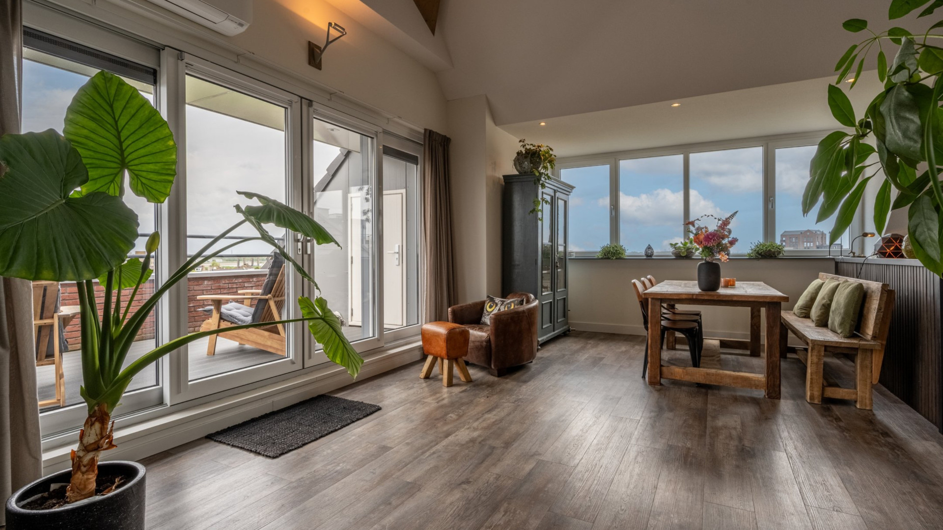 Visma/Lease a Bike wielrenner Olav Kooij koopt dit schitterende penthouse met waanzinnig uitzicht. Zie foto's 6