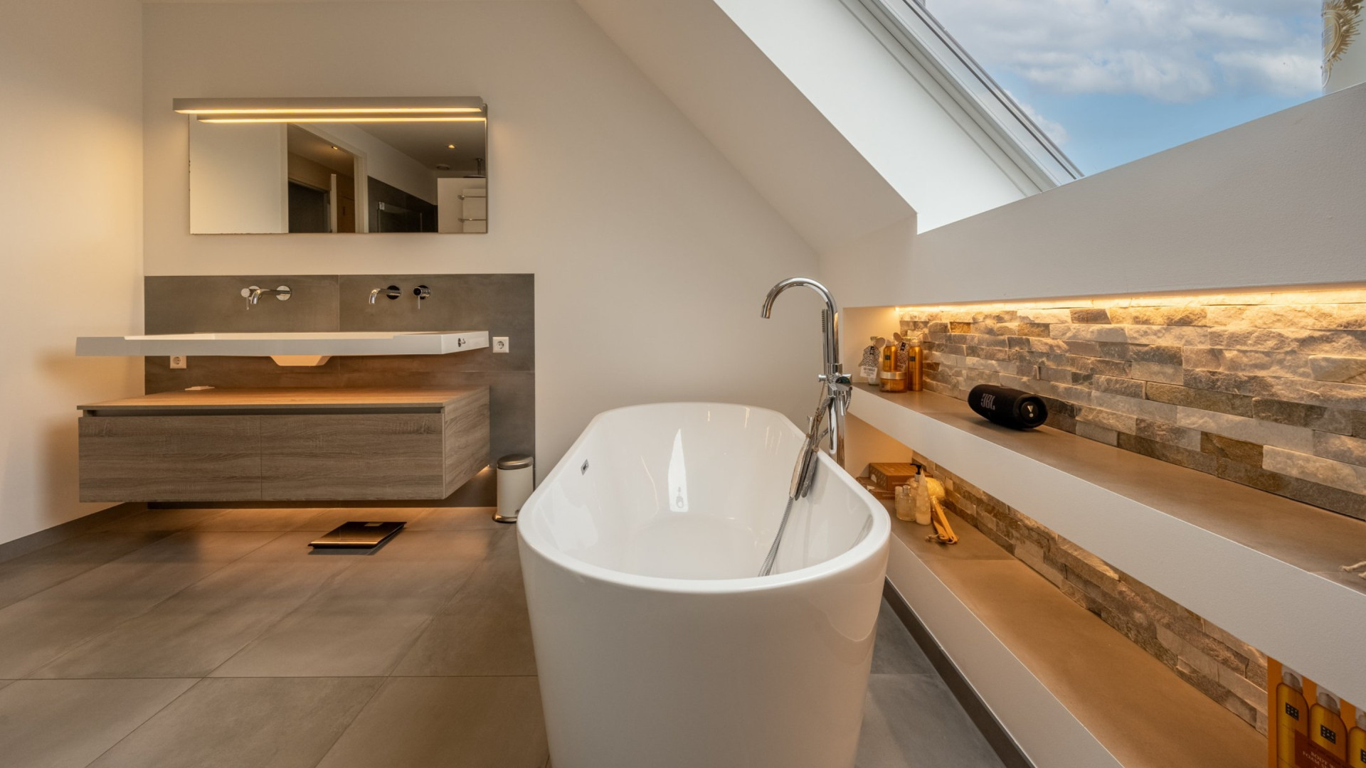 Visma/Lease a Bike wielrenner Olav Kooij koopt dit schitterende penthouse met waanzinnig uitzicht. Zie foto's 9