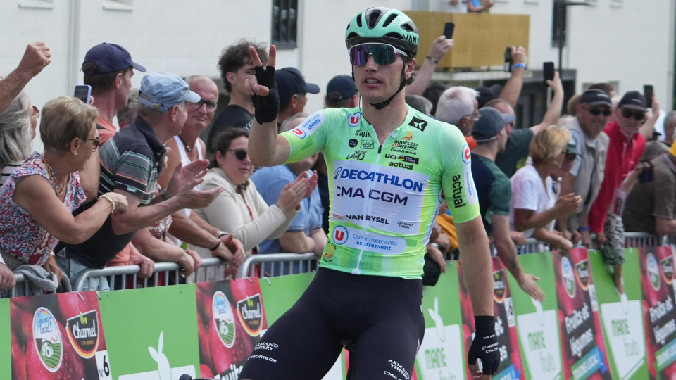 Binnenkijken in het penthouse van Olav Kooij, etappewinnaar in de Tour de France. Zie foto's