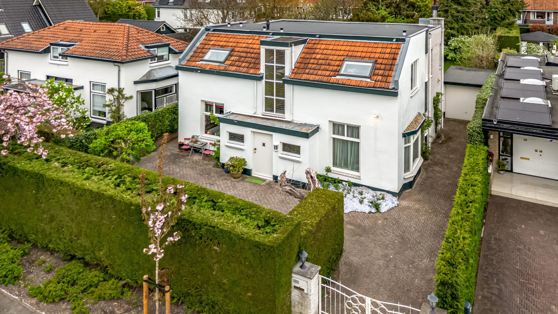 Henk Temming, voormalig zanger van Het Goede Doel zet zijn miljoenenvilla met toekomstwaarde te koop. Zie foto's 2