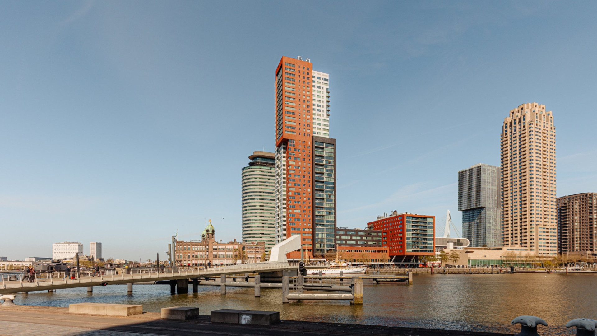 Memphis Depay zet zijn Rotterdamse penthouse met adembenemend uitzicht voor bijna vijf miljoen euro te koop. Zie foto's 2