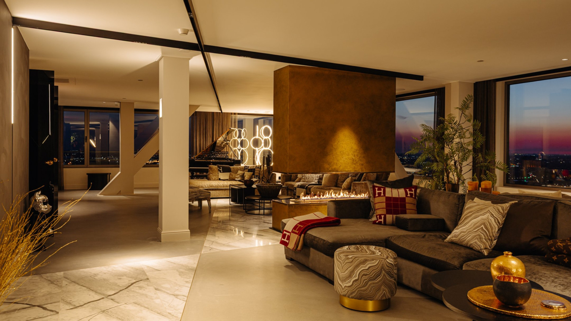 Memphis Depay zet zijn Rotterdamse penthouse met adembenemend uitzicht voor bijna vijf miljoen euro te koop. Zie foto's 4