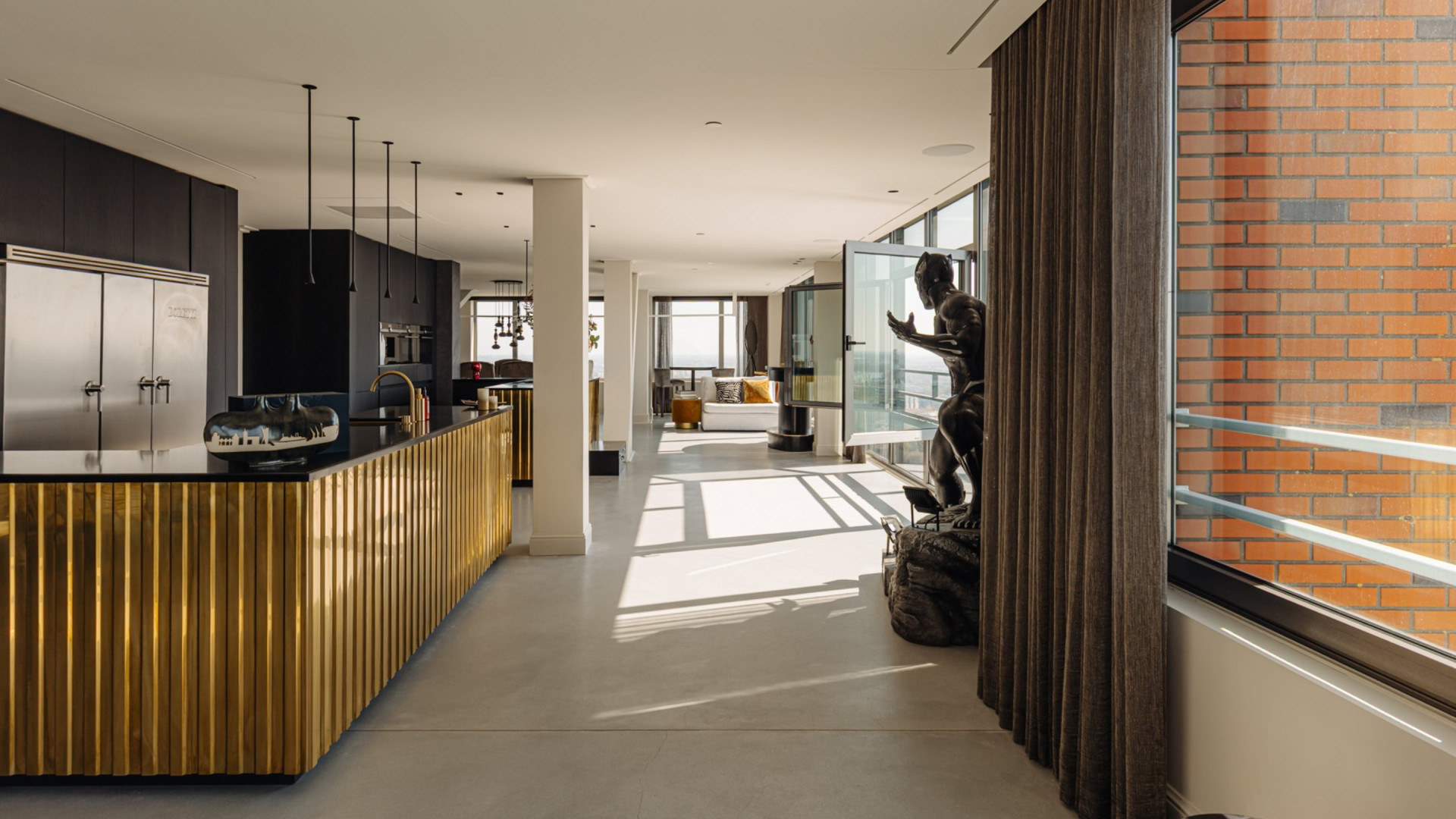 Memphis Depay zet zijn Rotterdamse penthouse met adembenemend uitzicht voor bijna vijf miljoen euro te koop. Zie foto's 7