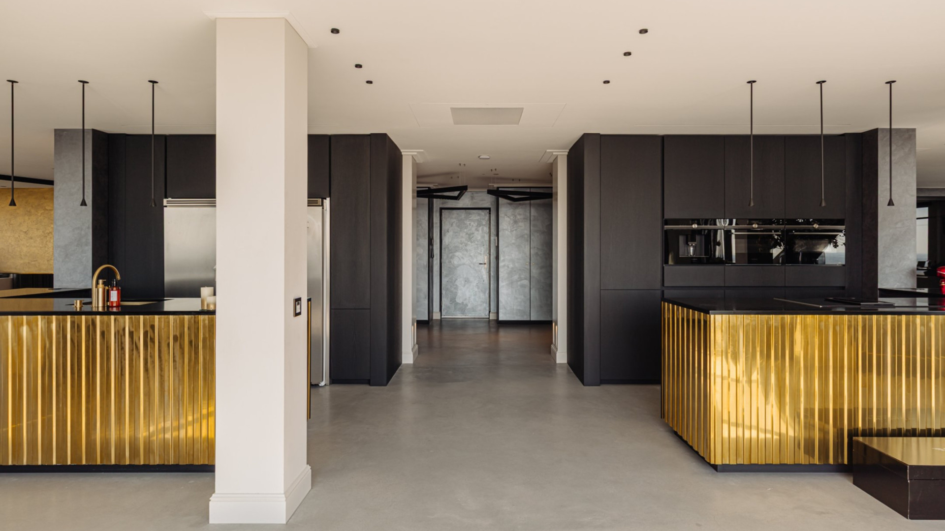 Memphis Depay zet zijn Rotterdamse penthouse met adembenemend uitzicht voor bijna vijf miljoen euro te koop. Zie foto's 8