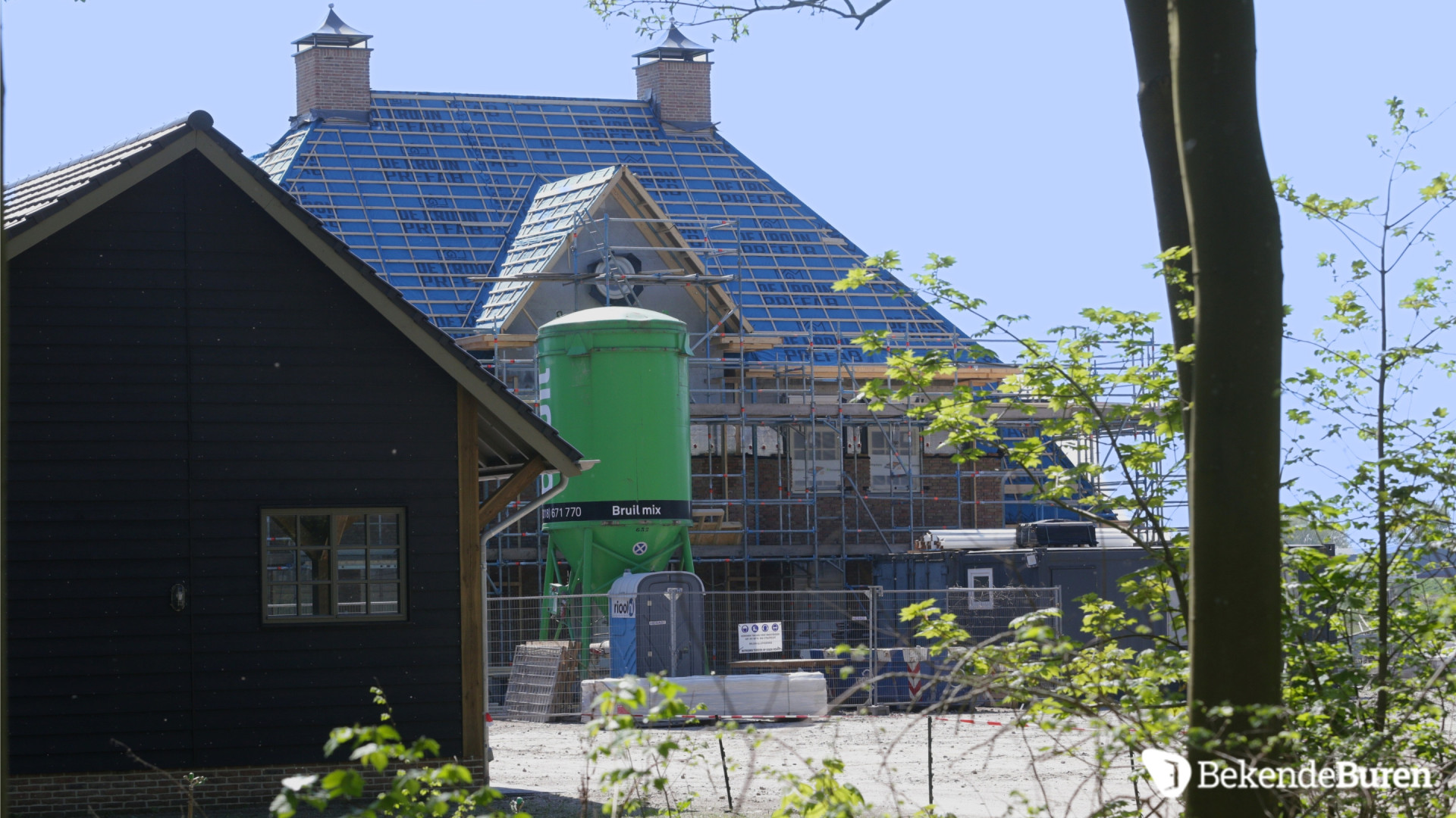 Zover is men met de bouw van de landhuizen van de Meilandjes. Zie foto's 4