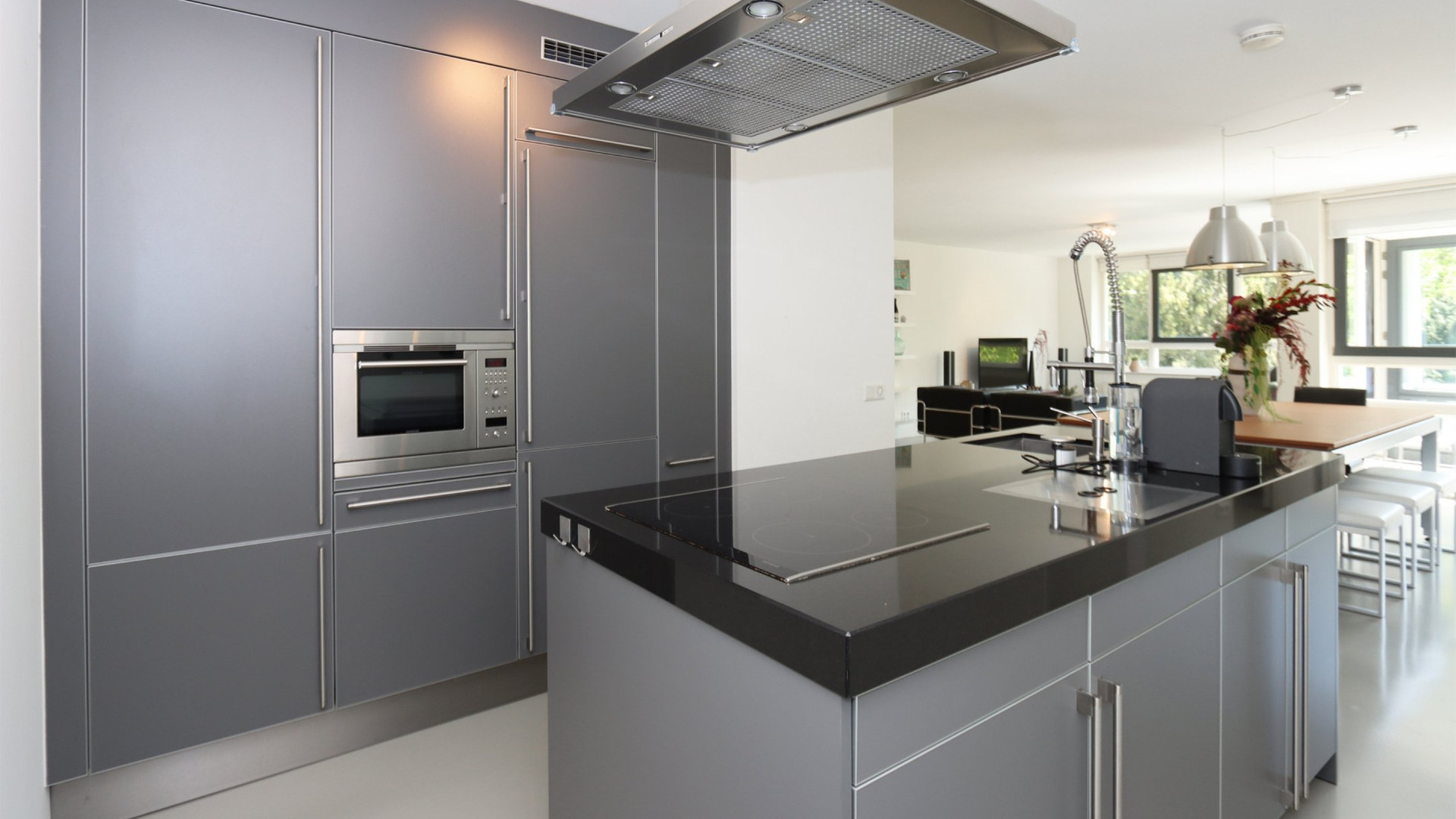 Doelman Jasper Cillessen zet zijn zeer luxe appartement in zijn geboorteplaats Nijmegen te koop.  Zie foto's 7