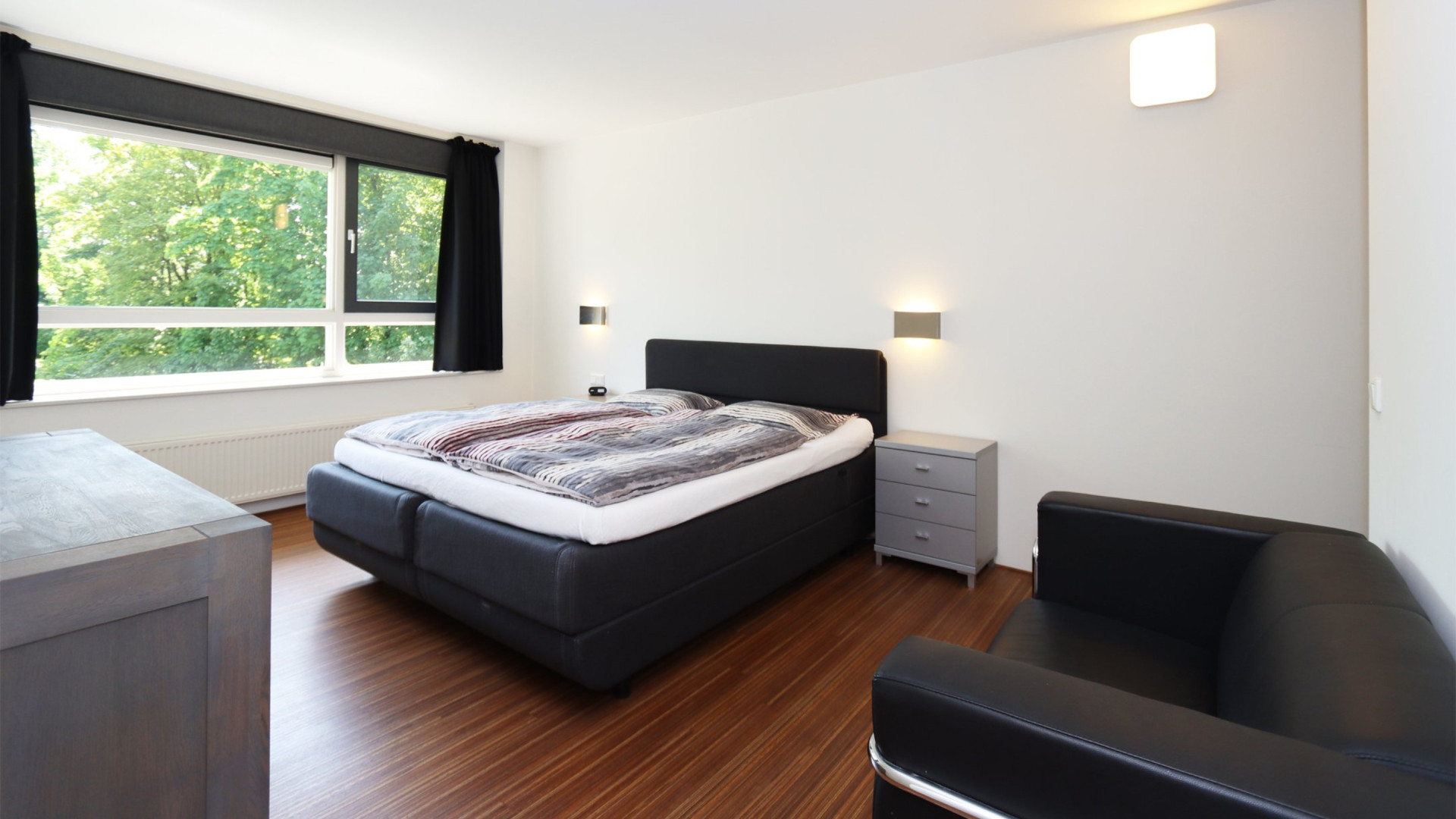 Doelman Jasper Cillessen zet zijn zeer luxe appartement in zijn geboorteplaats Nijmegen te koop.  Zie foto's 8