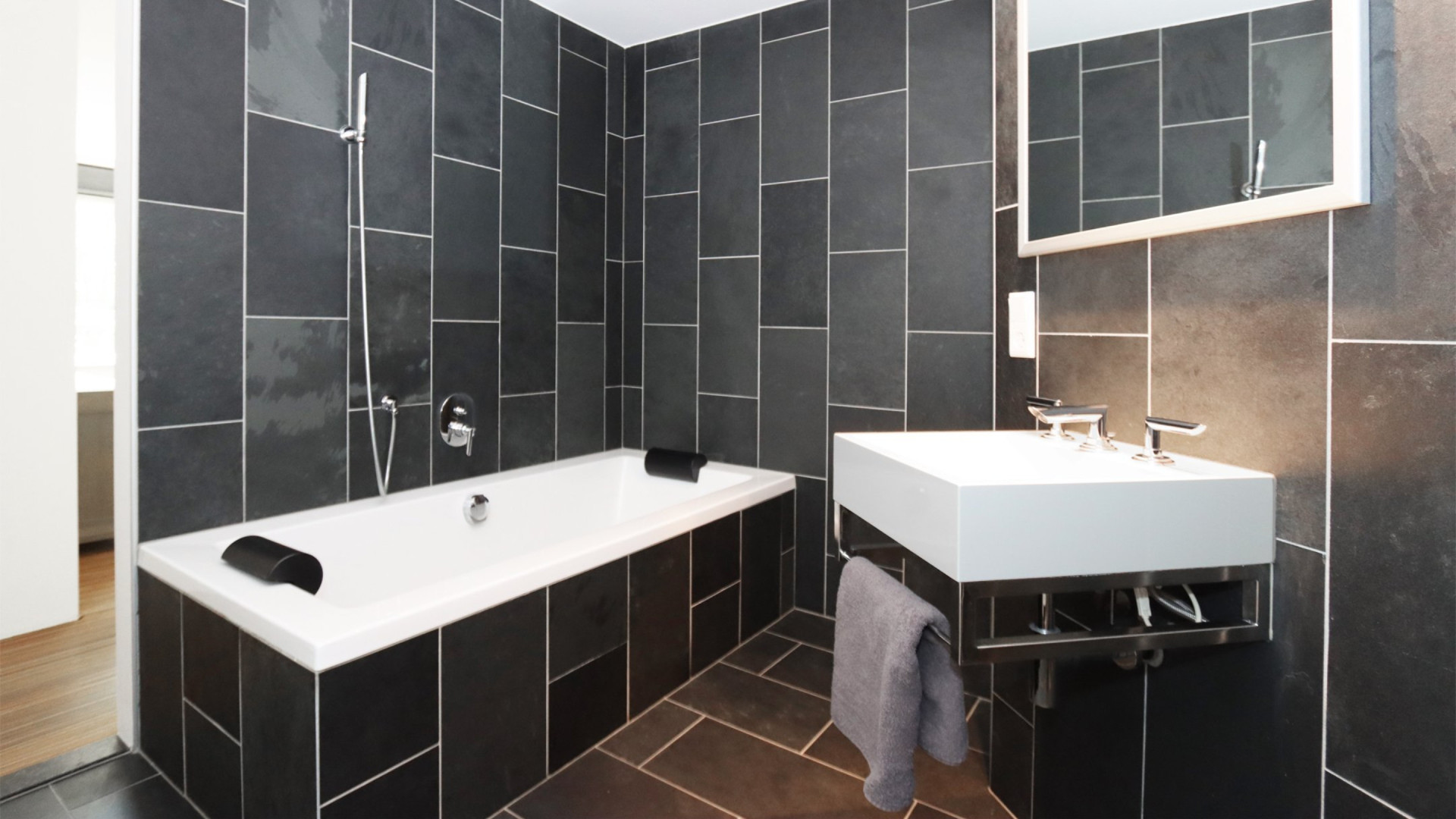 Doelman Jasper Cillessen zet zijn zeer luxe appartement in zijn geboorteplaats Nijmegen te koop.  Zie foto's 10