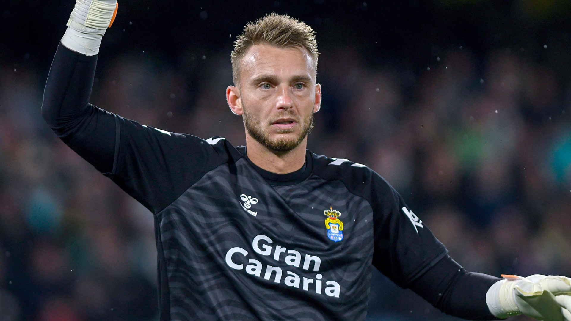Doelman Jasper Cillessen zet zijn zeer luxe appartement in zijn geboorteplaats Nijmegen te koop.  Zie foto's 1