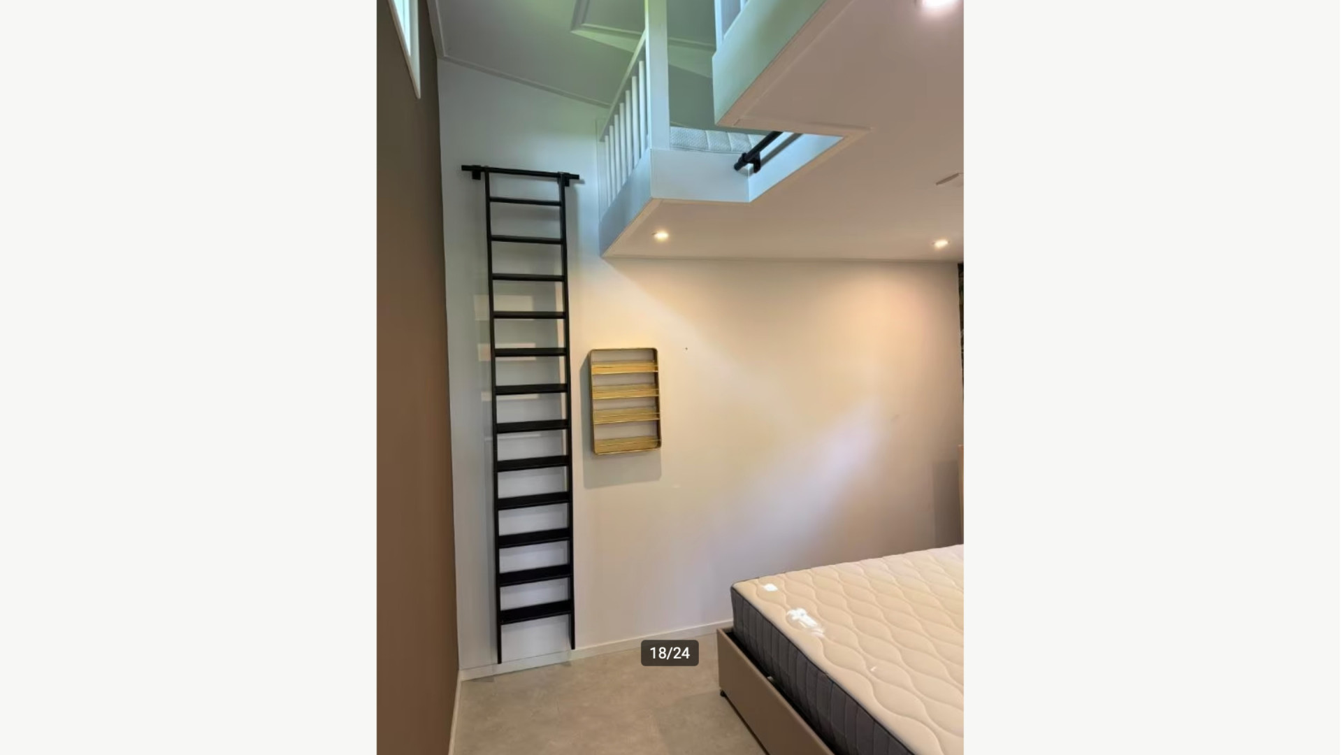 Maxime Meiland zet gedwongen haar Tiny House inclusief meubelen te koop. Zie foto's 16