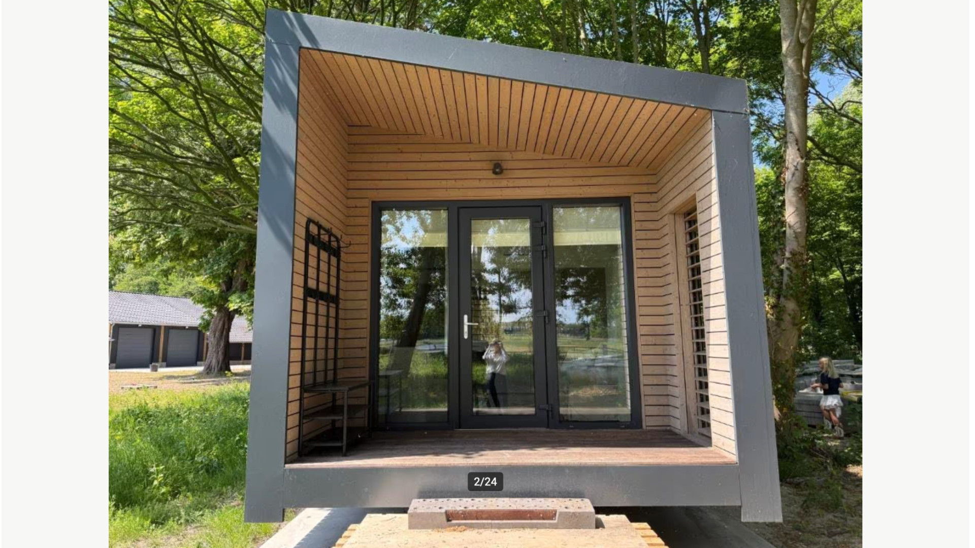 Maxime Meiland zet gedwongen haar Tiny House inclusief meubelen te koop. Zie foto's 3