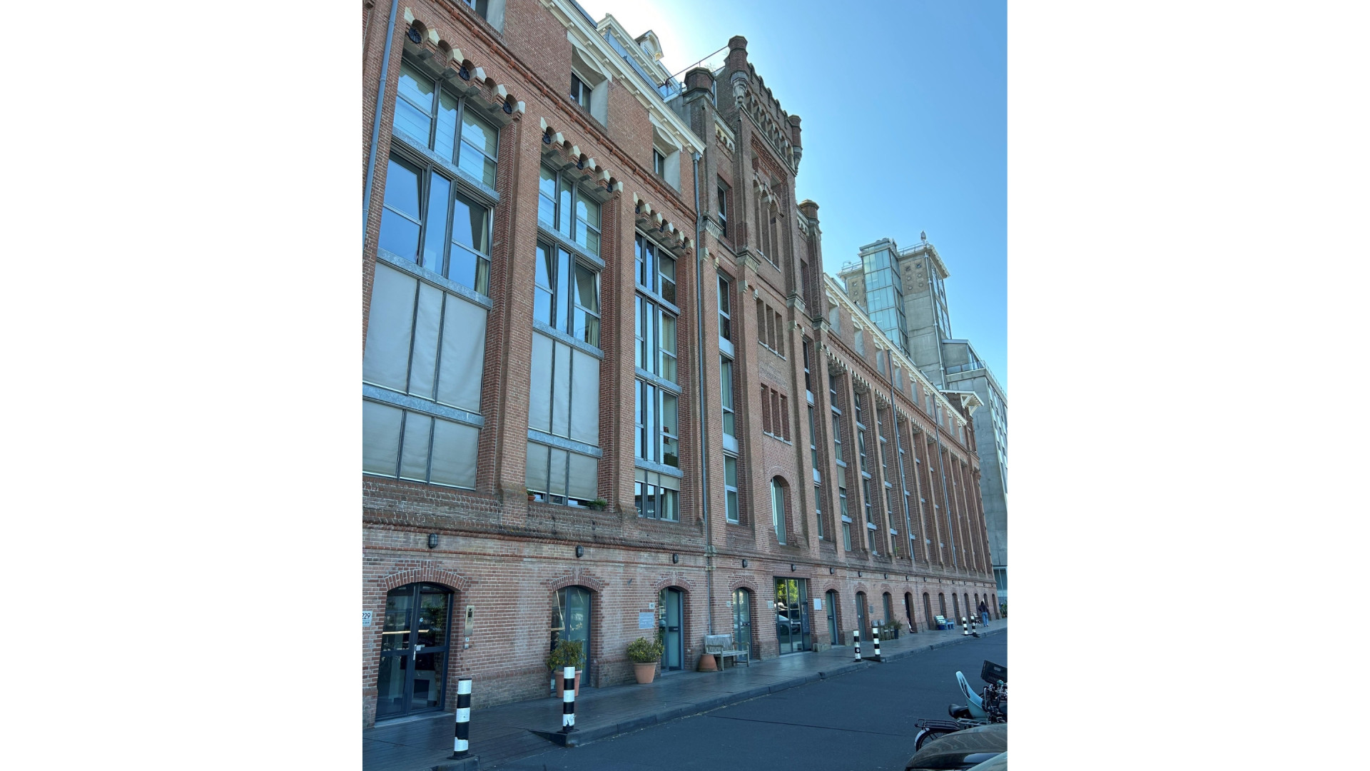 Interieur stylist van de sterren Eric Kuster zet nu ook z’n tweede appartement in Amsterdam te koop! zie foto's 11