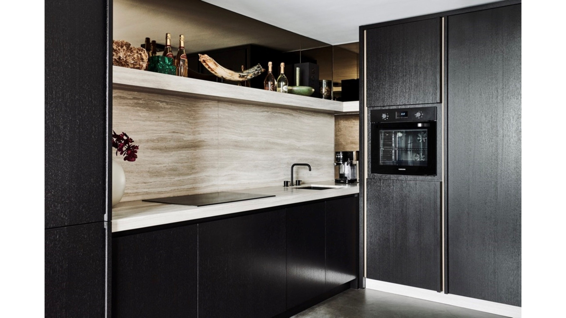 Interieur stylist van de sterren Eric Kuster zet nu ook z’n tweede appartement in Amsterdam te koop! zie foto's 5