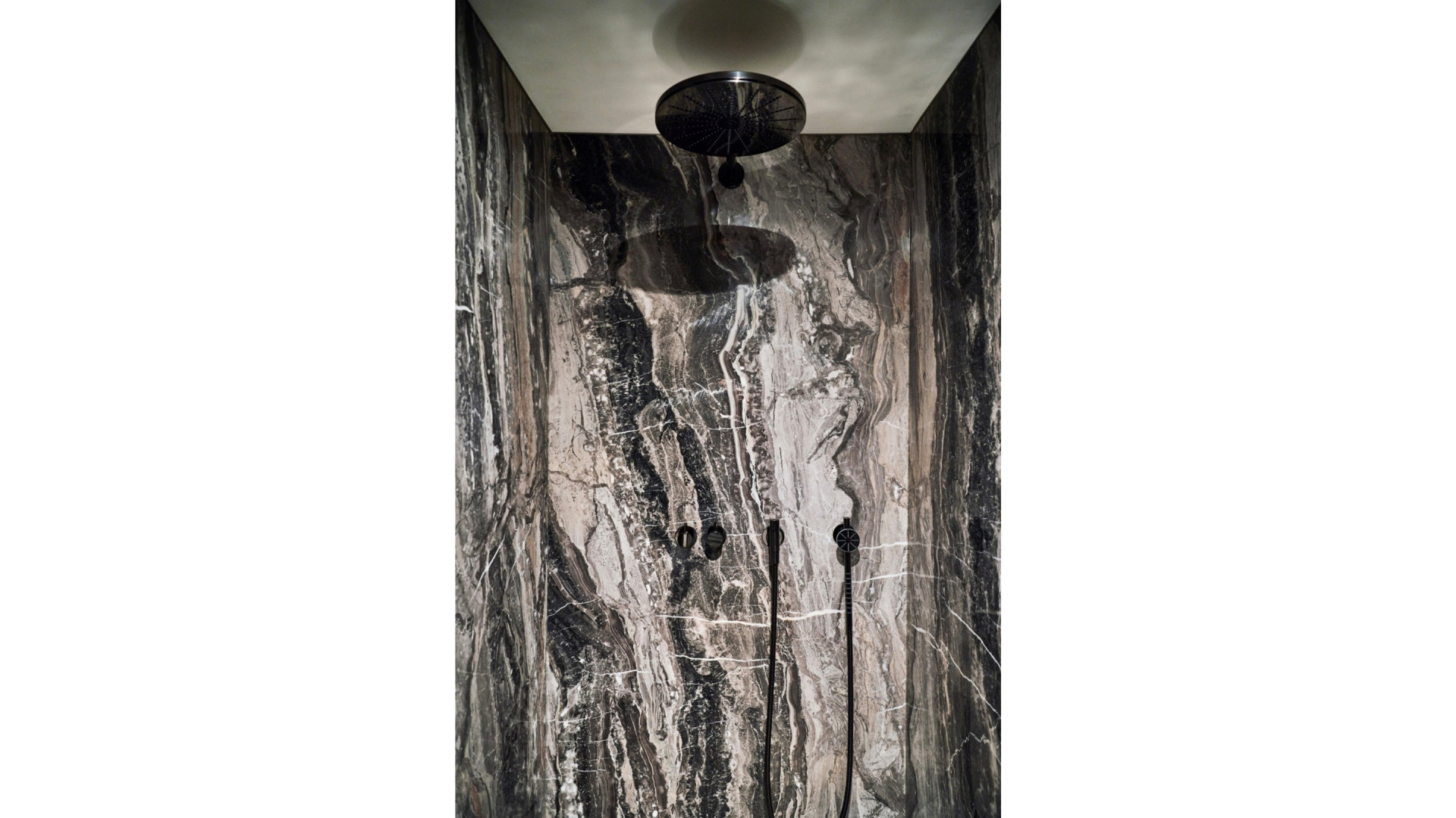 Interieur stylist van de sterren Eric Kuster zet nu ook z’n tweede appartement in Amsterdam te koop! zie foto's 9