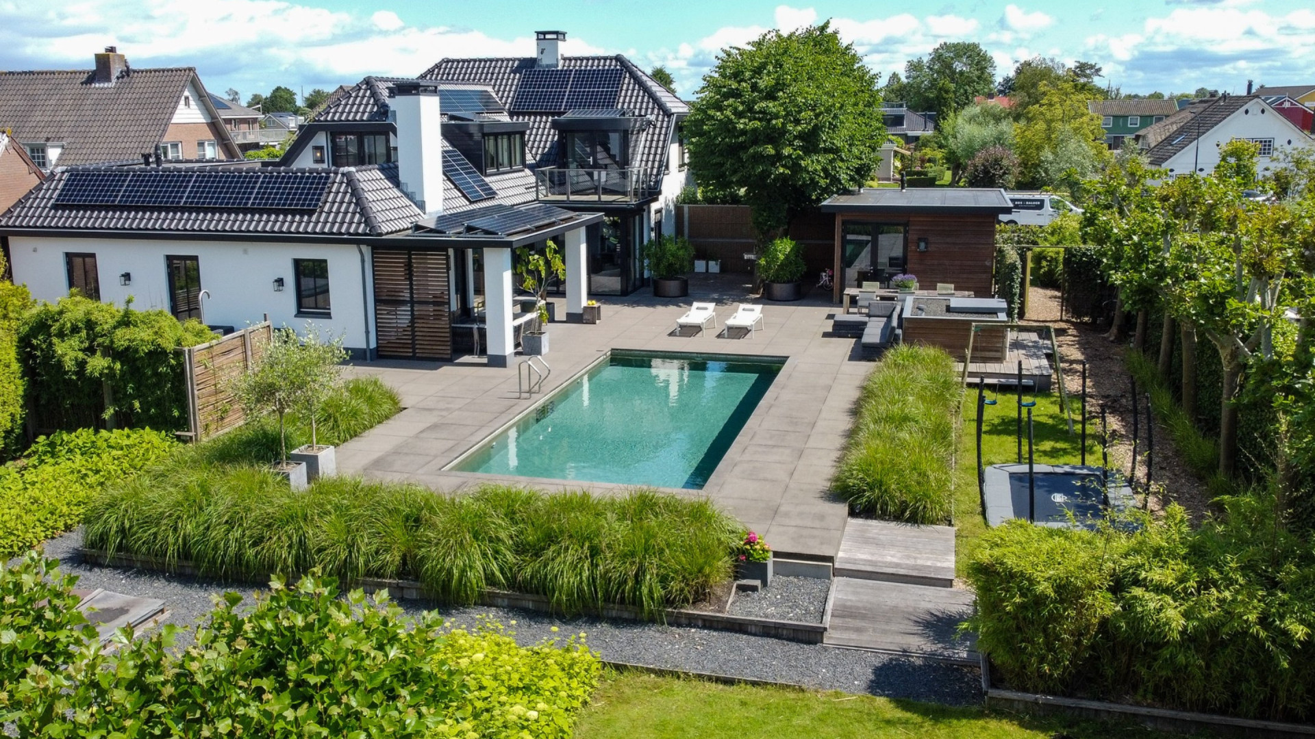 Yves Berendse koopt miljoenenvilla met zwembad en sauna kijk hier binnen in zijn nieuwe droomhuis 2