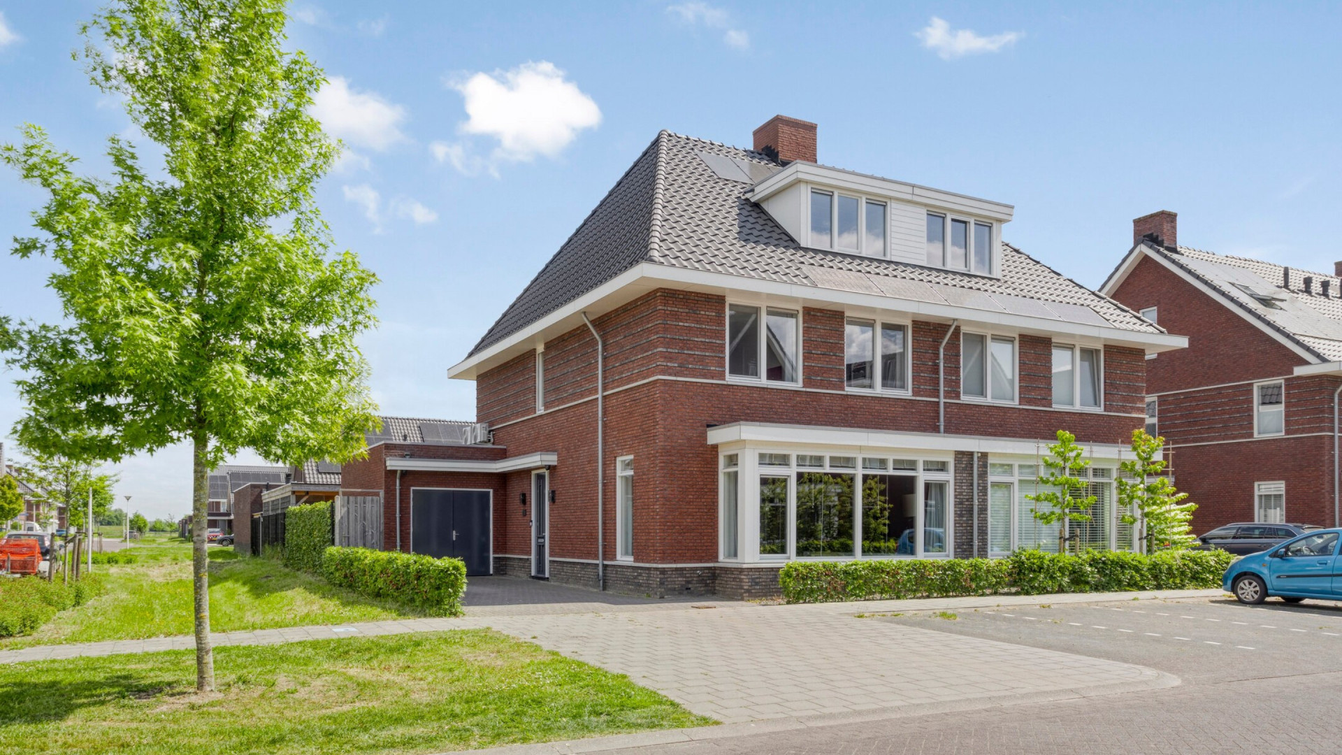 Zangeres Amy Vol van OG3NE verkoopt luxe woning met jacuzzi en droomkeuken. Zie foto's 2
