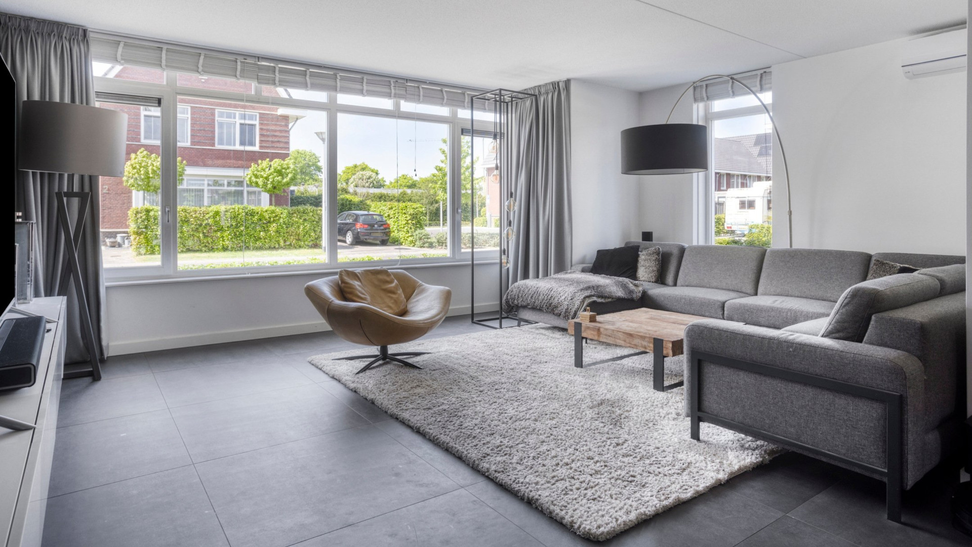 Zangeres Amy Vol van OG3NE verkoopt luxe woning met jacuzzi en droomkeuken. Zie foto's 4