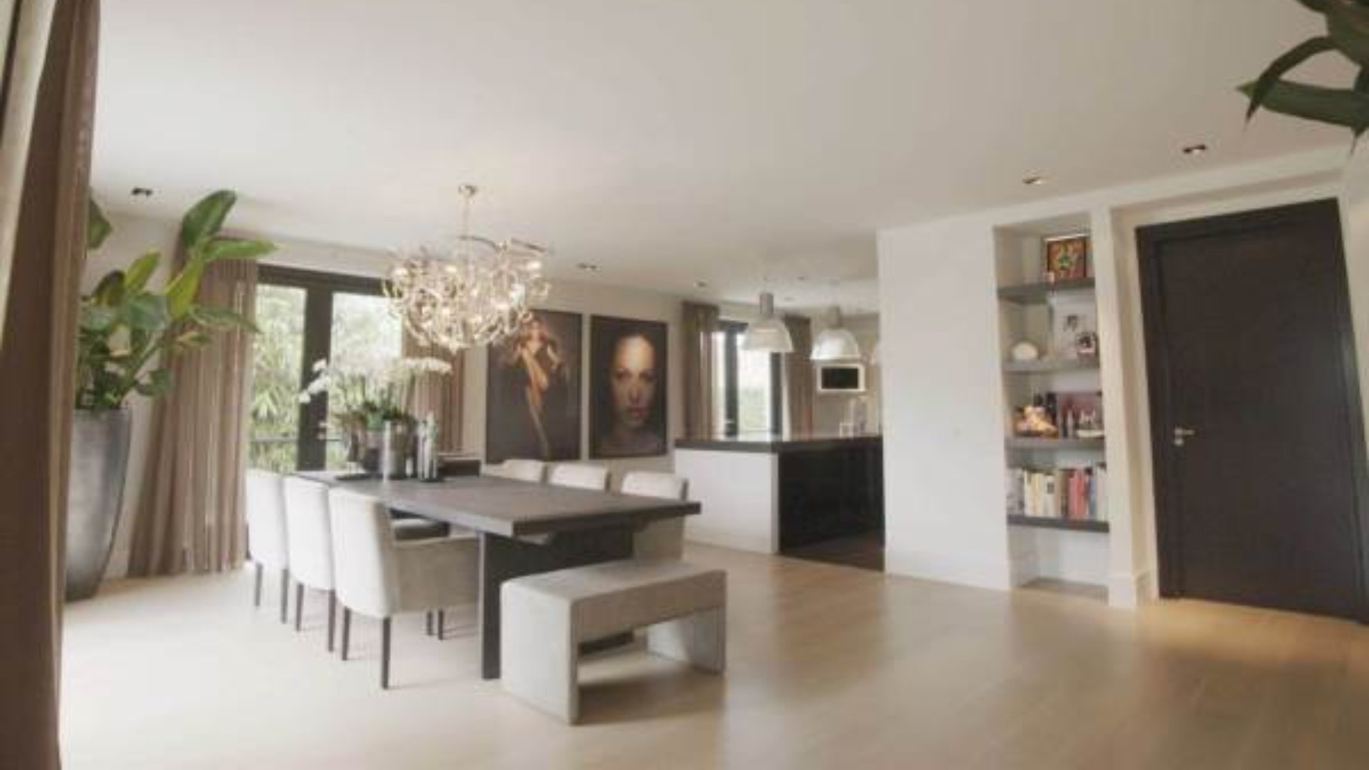 Dit is de luxe villa van beoogd Ajax-trainer Marcel Keizer aan de Vinkeveense Plassen. Zie foto's 5